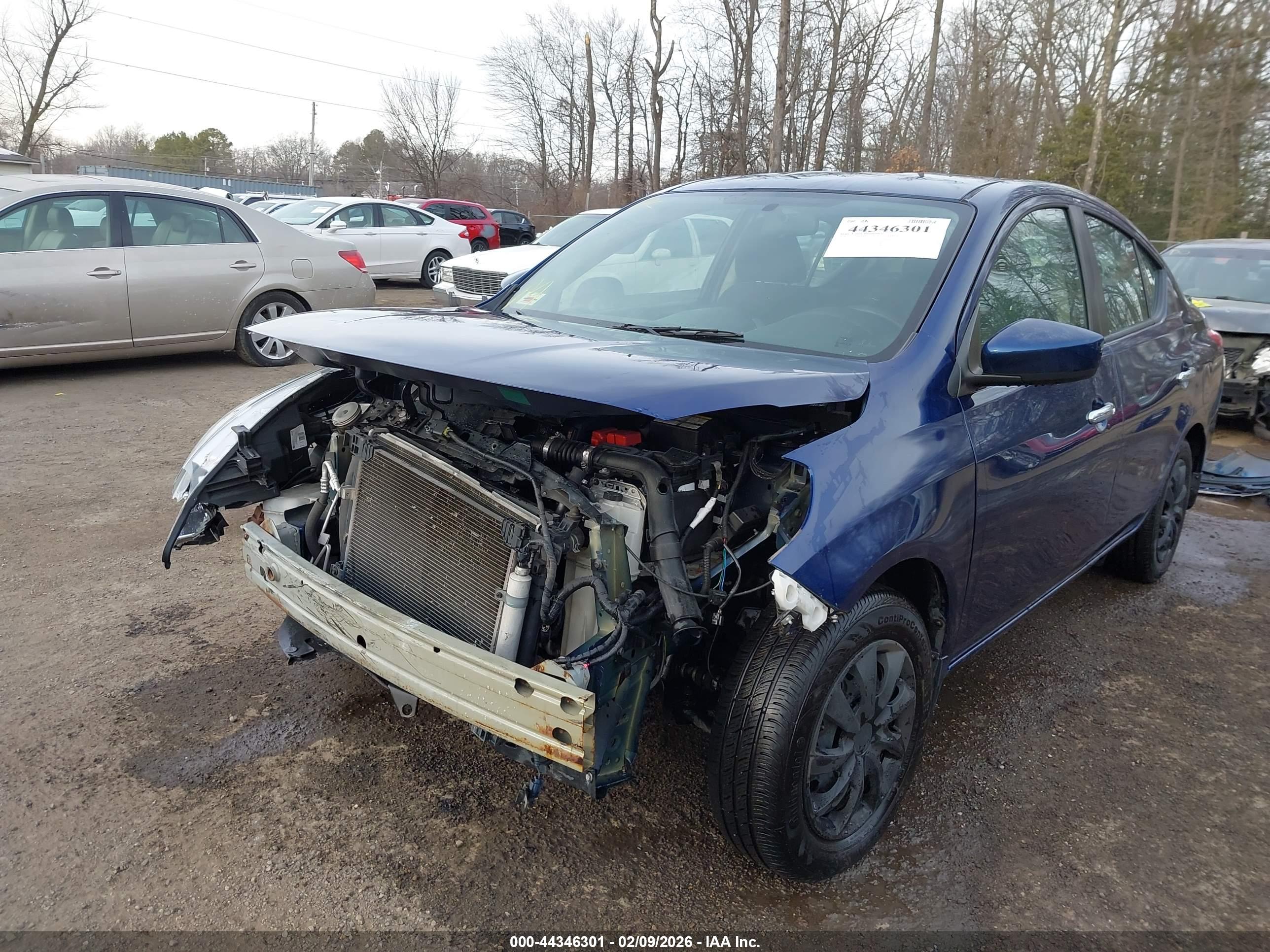 NISSAN VERSA image 6