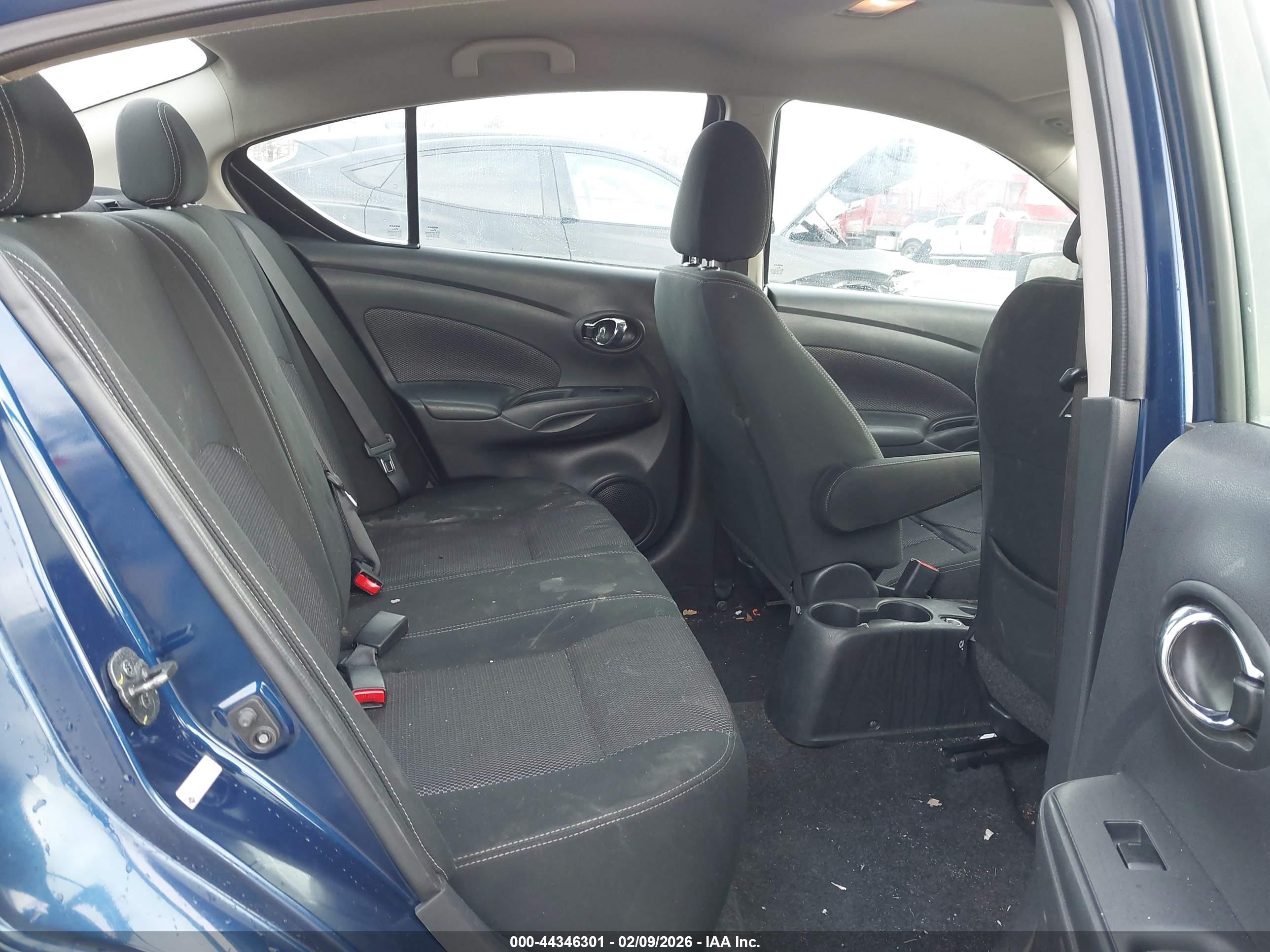 NISSAN VERSA image 8