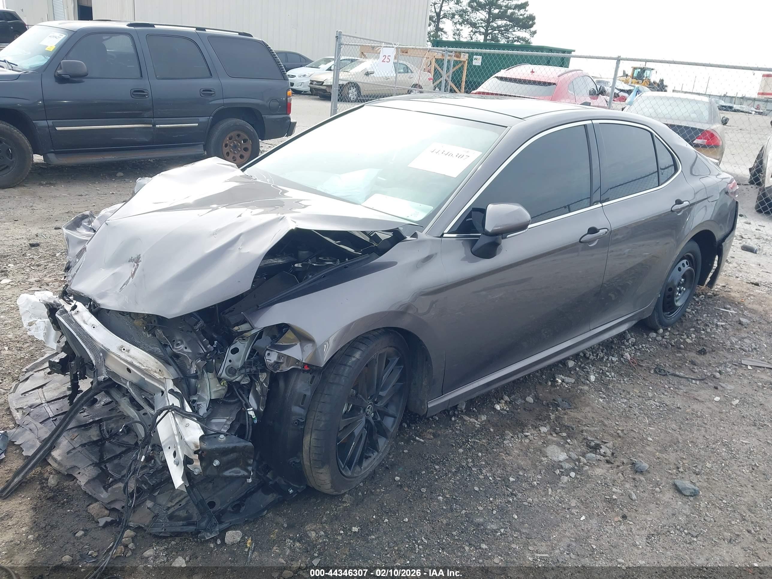 TOYOTA CAMRY image 2