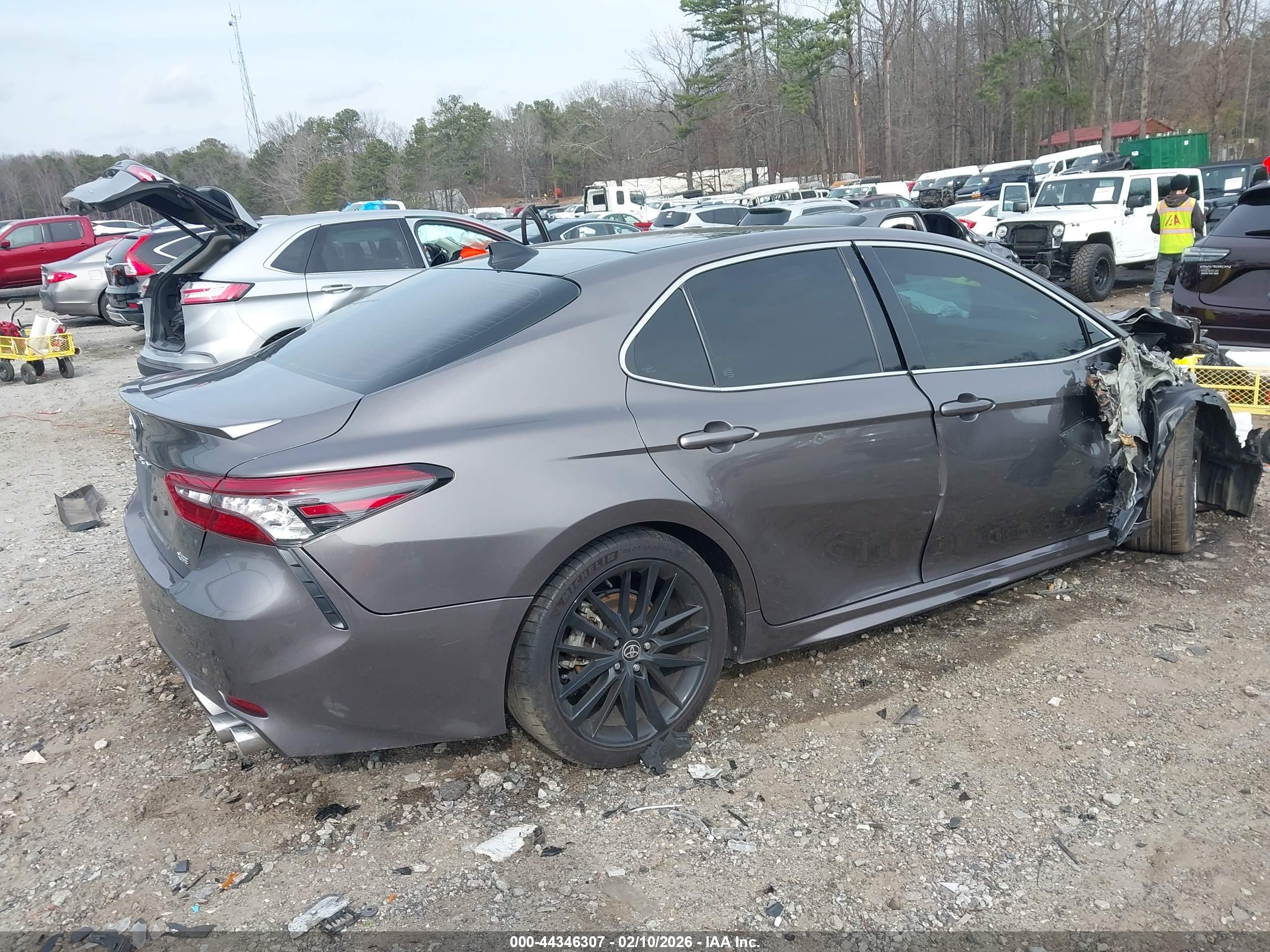 TOYOTA CAMRY image 4