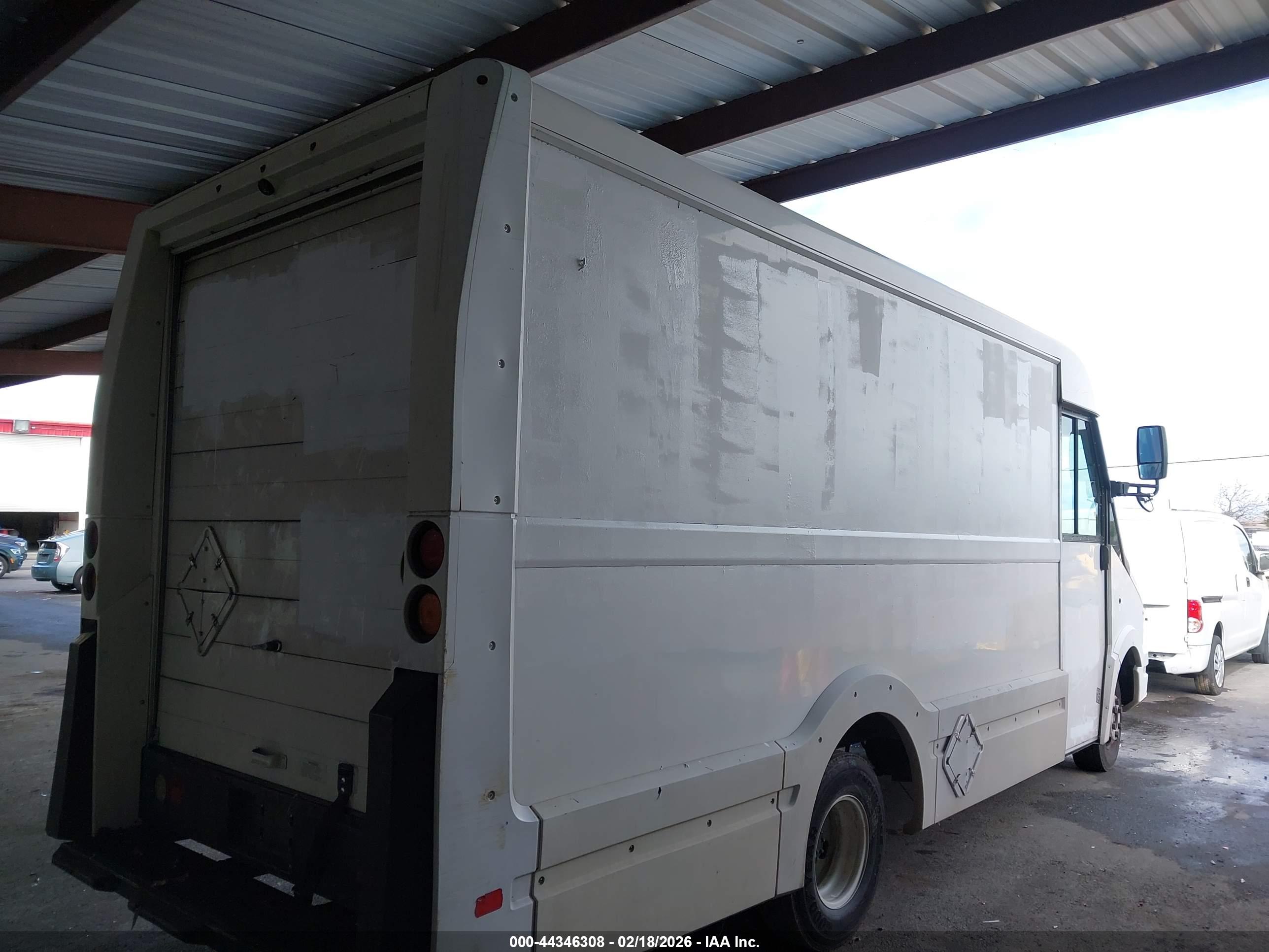 ISUZU NPR image 4