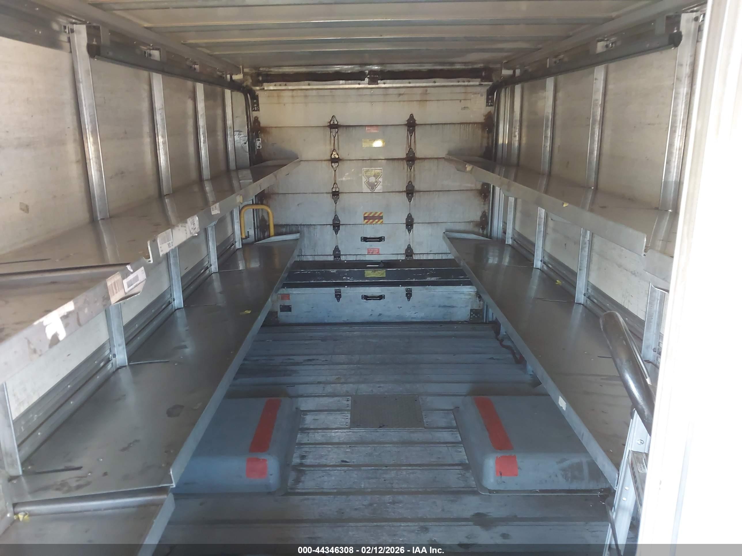 ISUZU NPR image 8