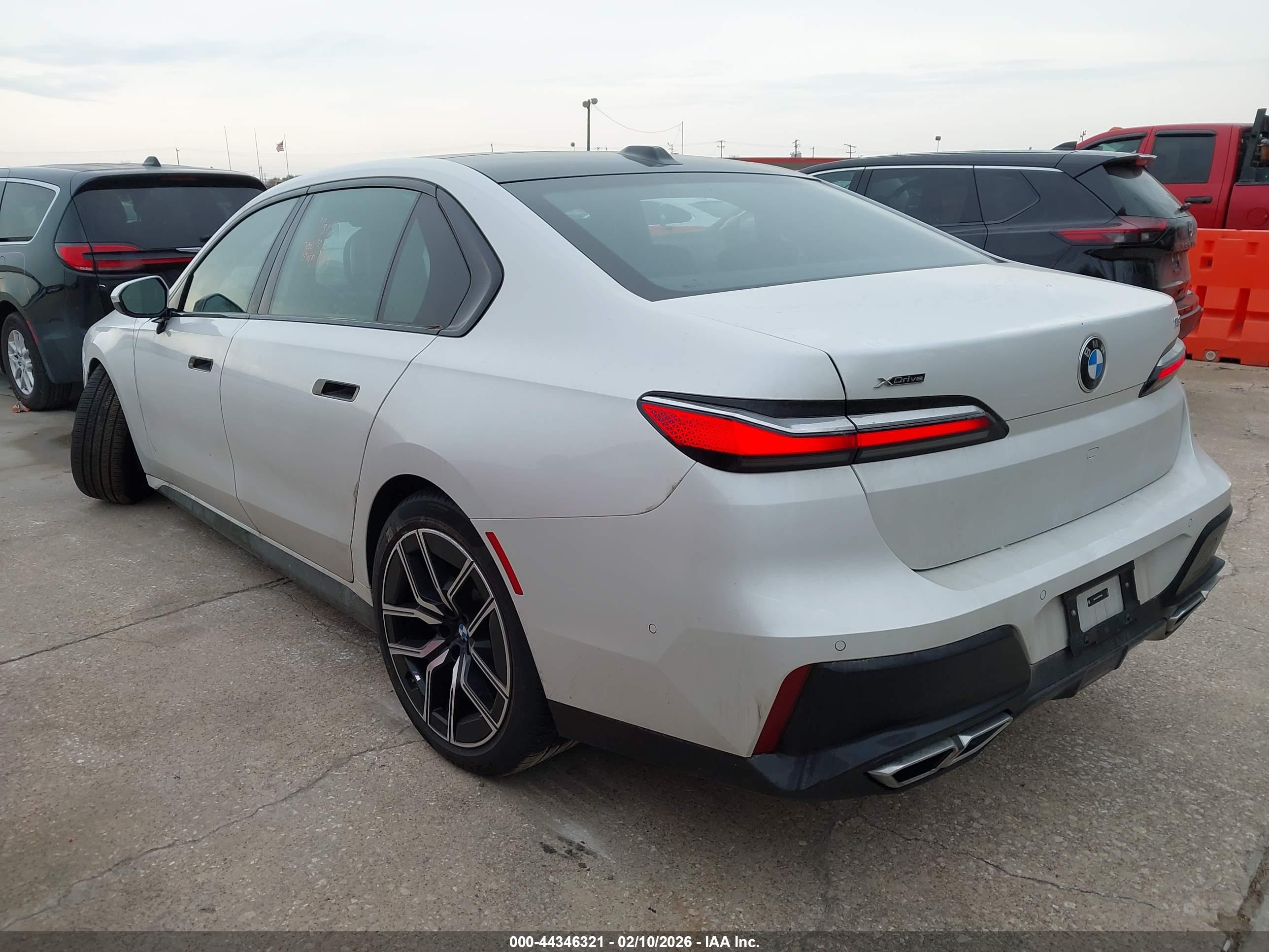 BMW 760I image 3