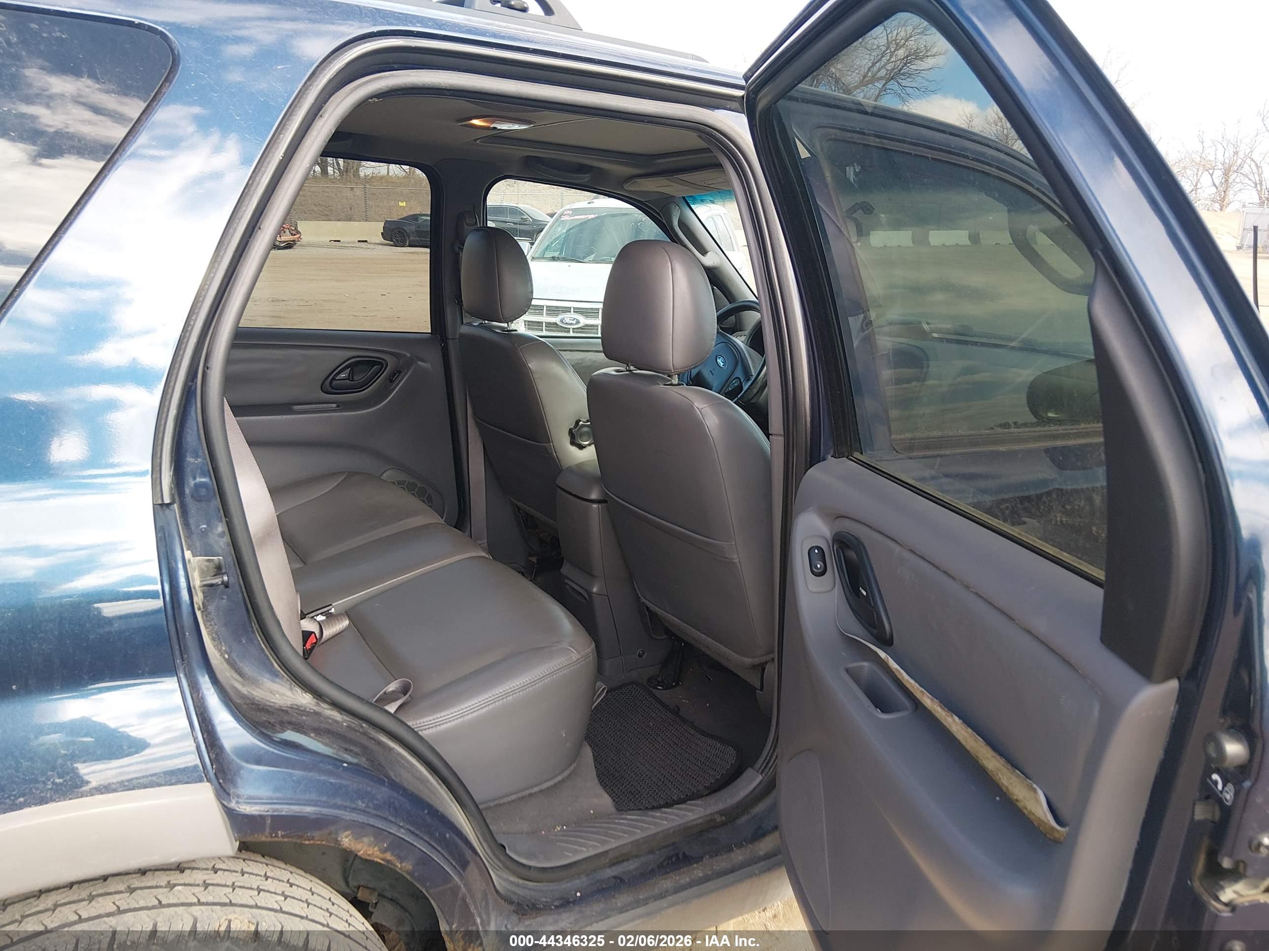 FORD ESCAPE image 8