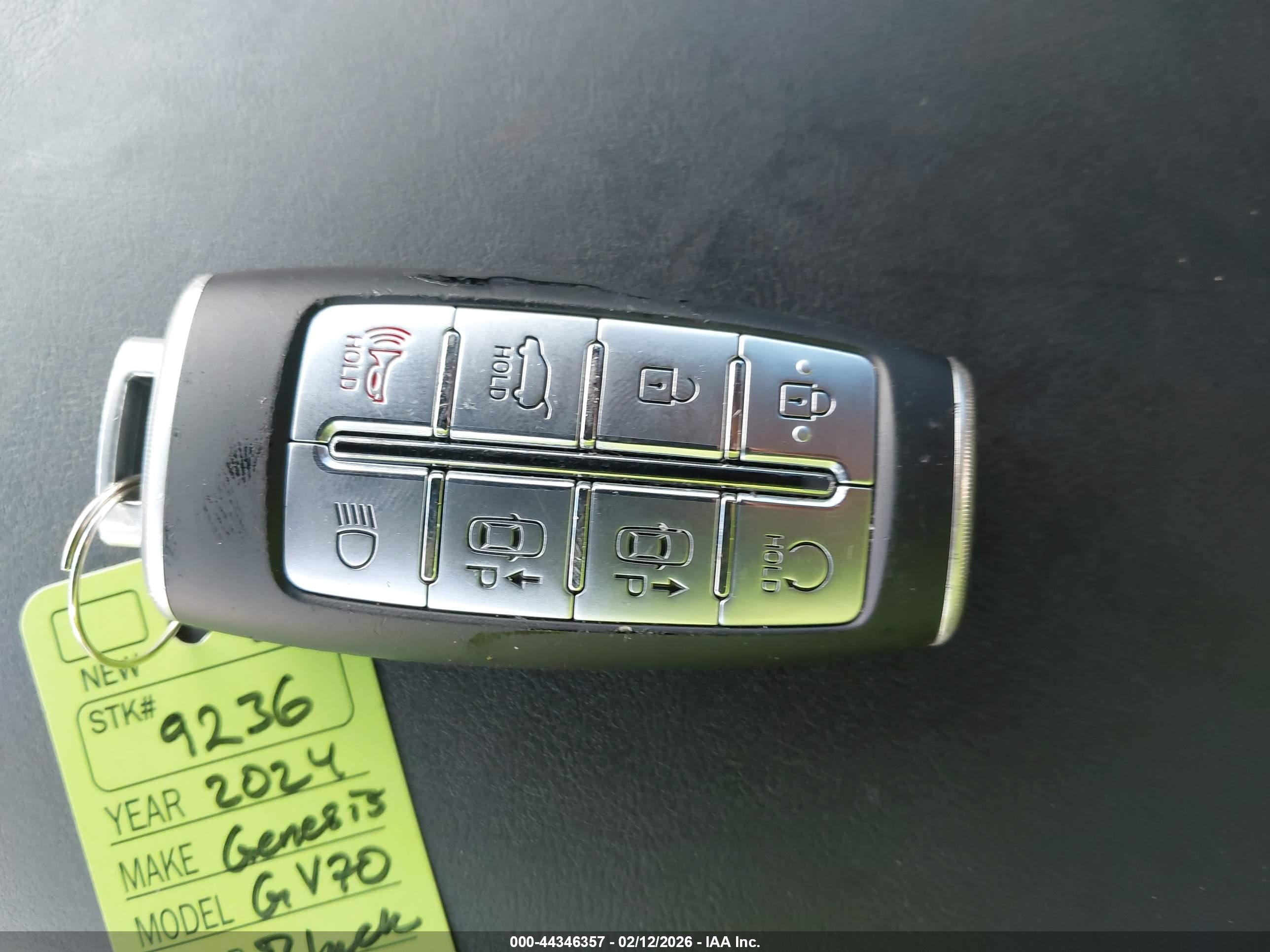 GENESIS GV70 image 11