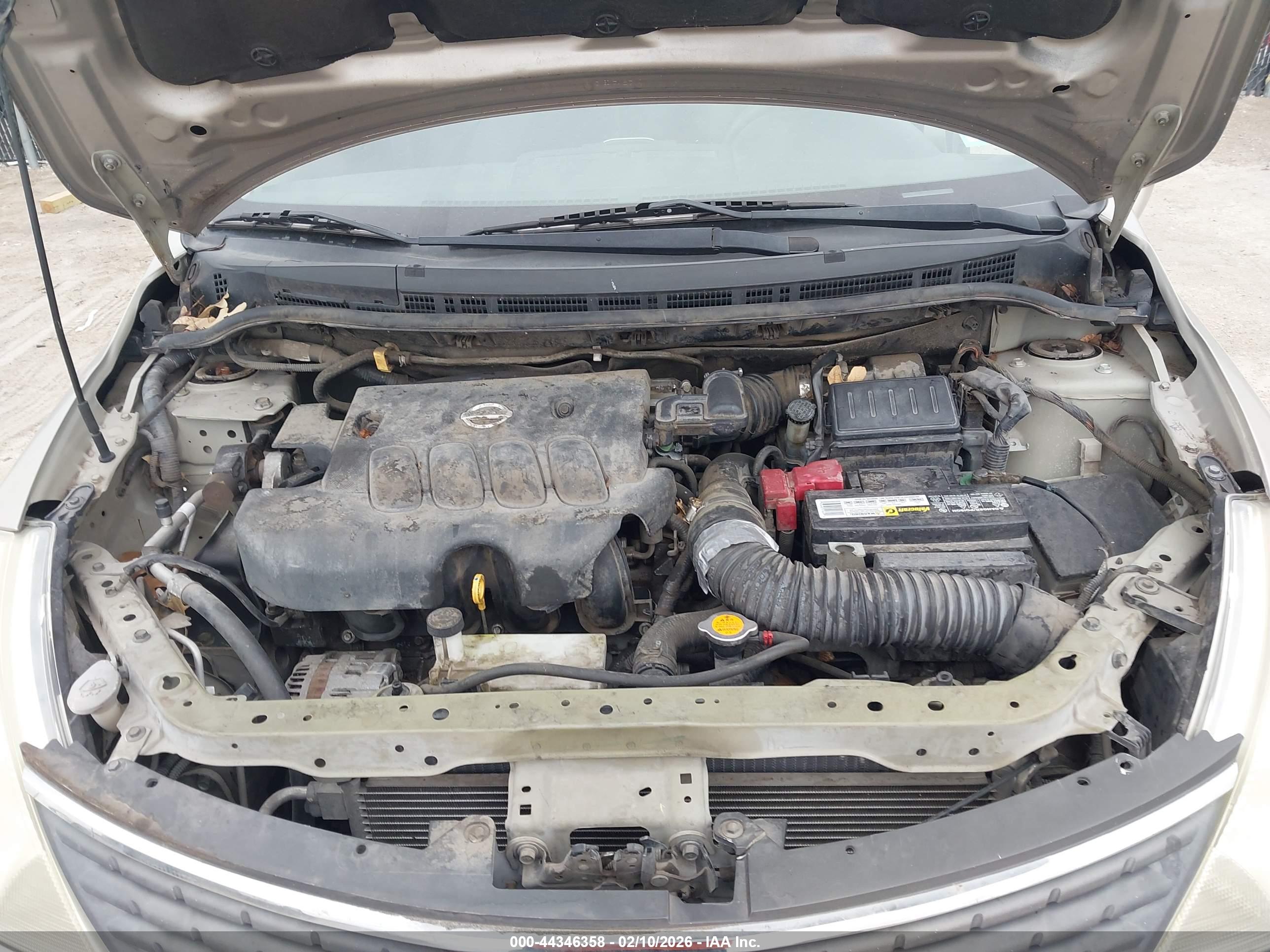 NISSAN VERSA image 10