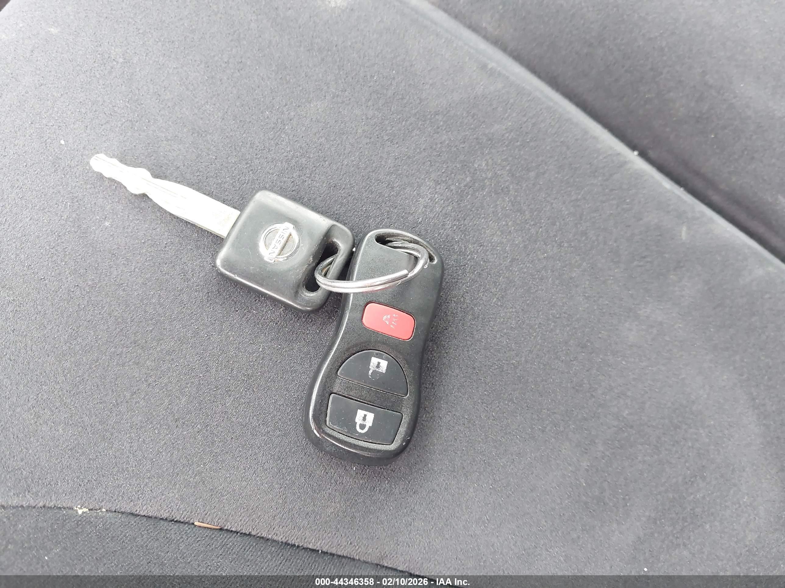 NISSAN VERSA image 11