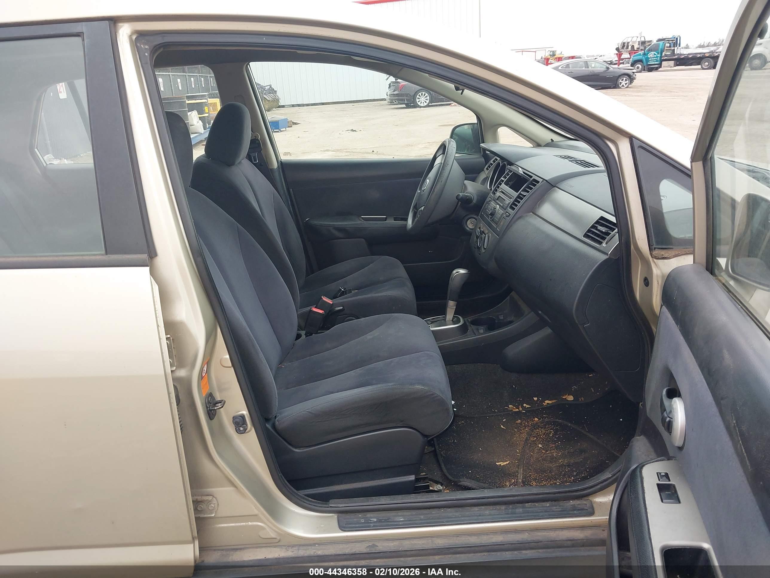 NISSAN VERSA image 5