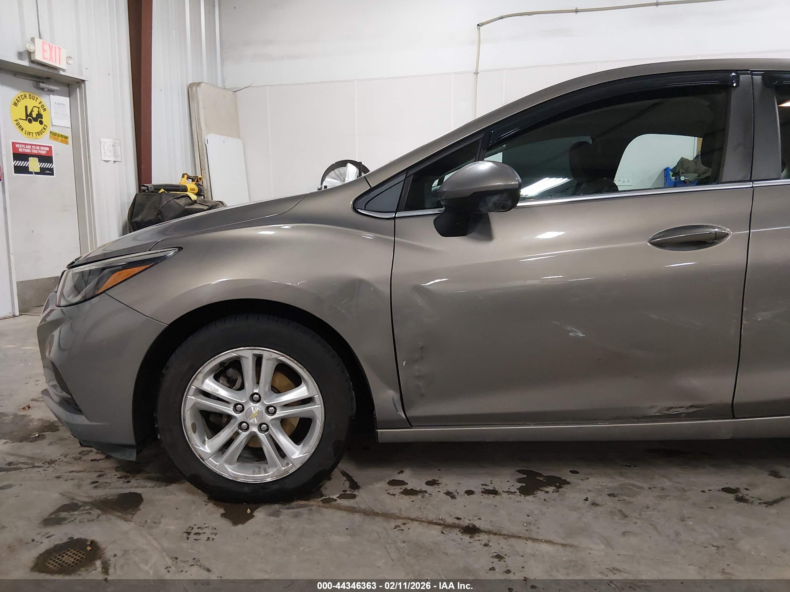 CHEVROLET CRUZE image 6