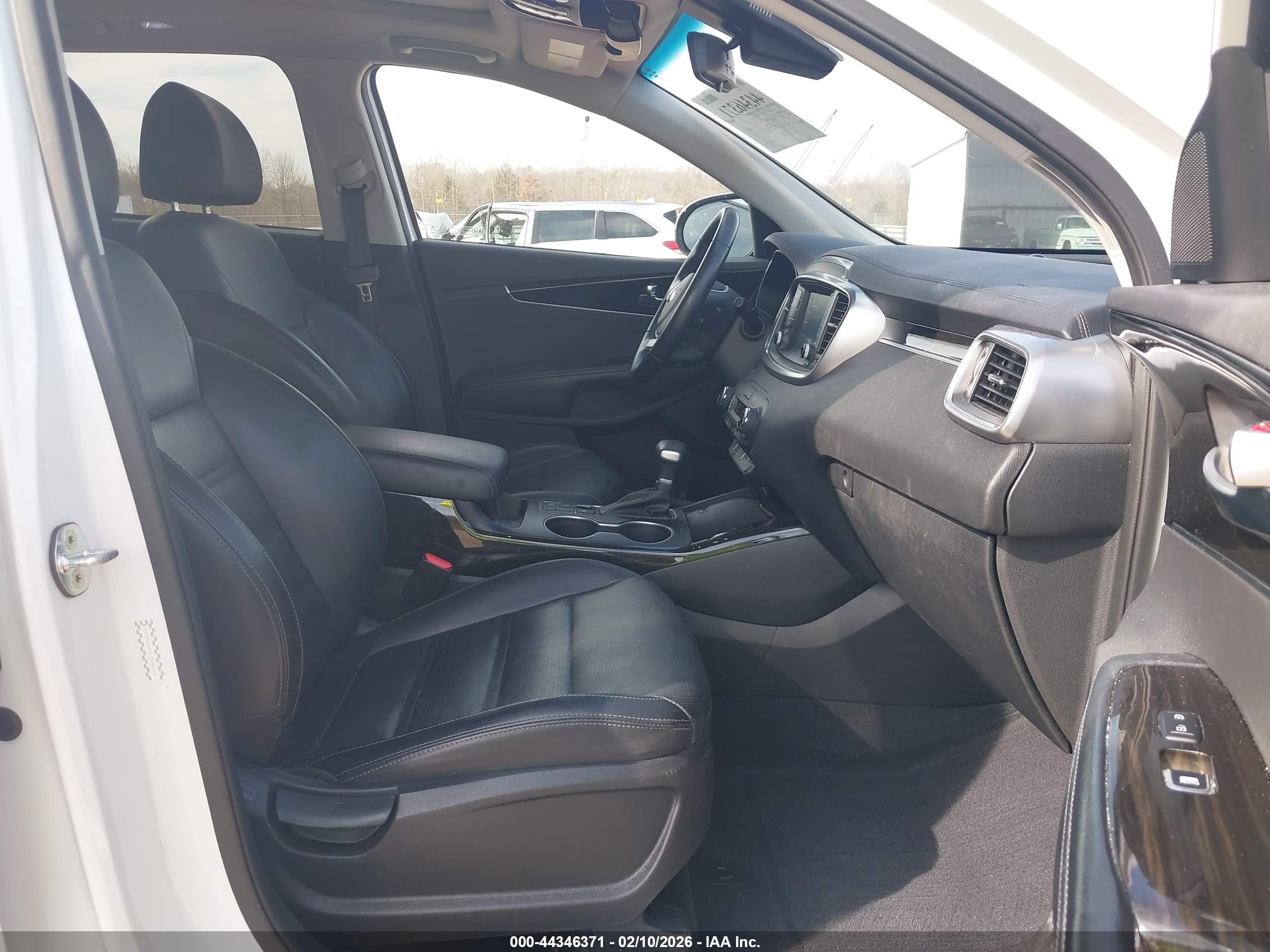 KIA SORENTO image 5
