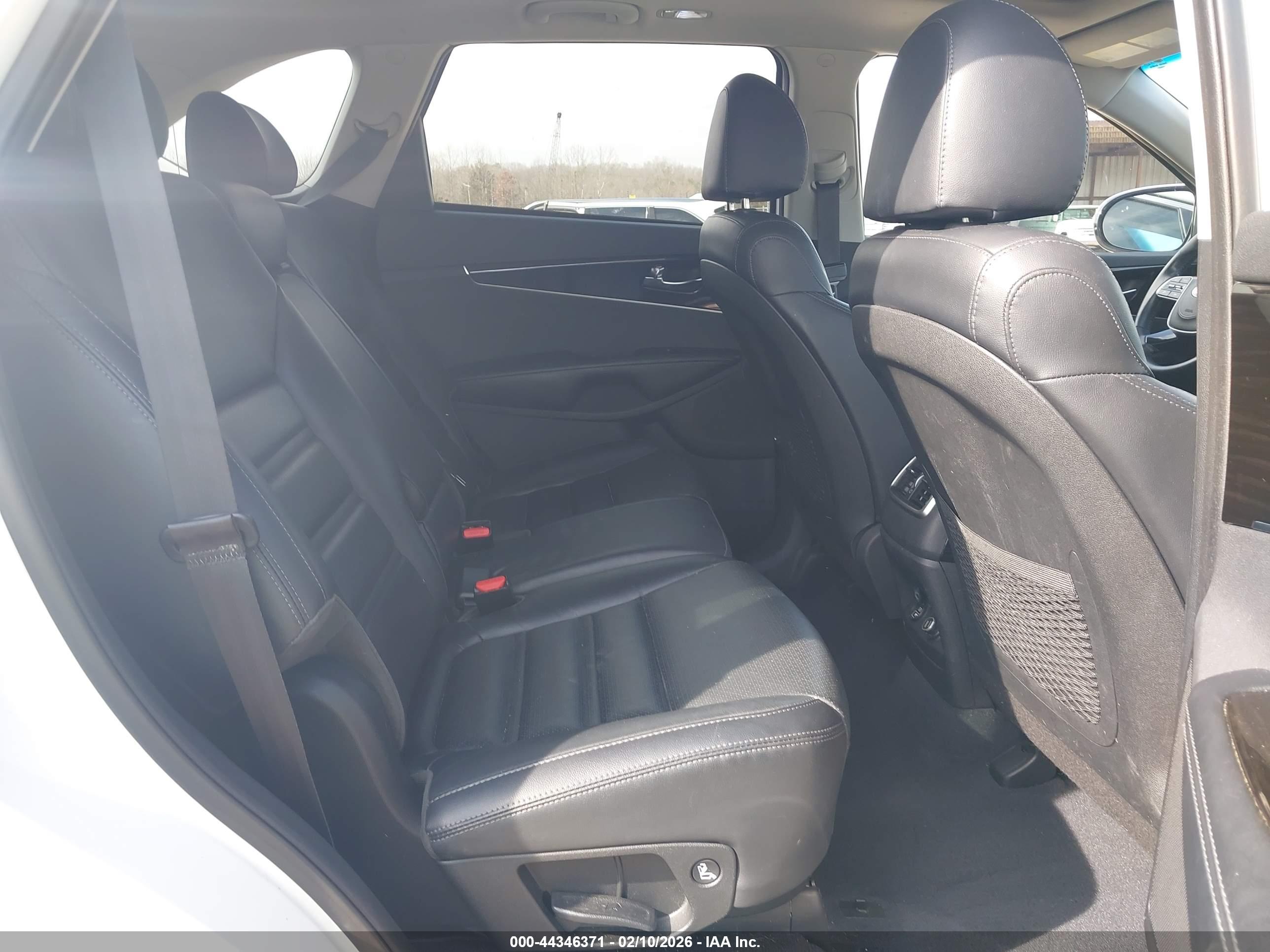 KIA SORENTO image 8