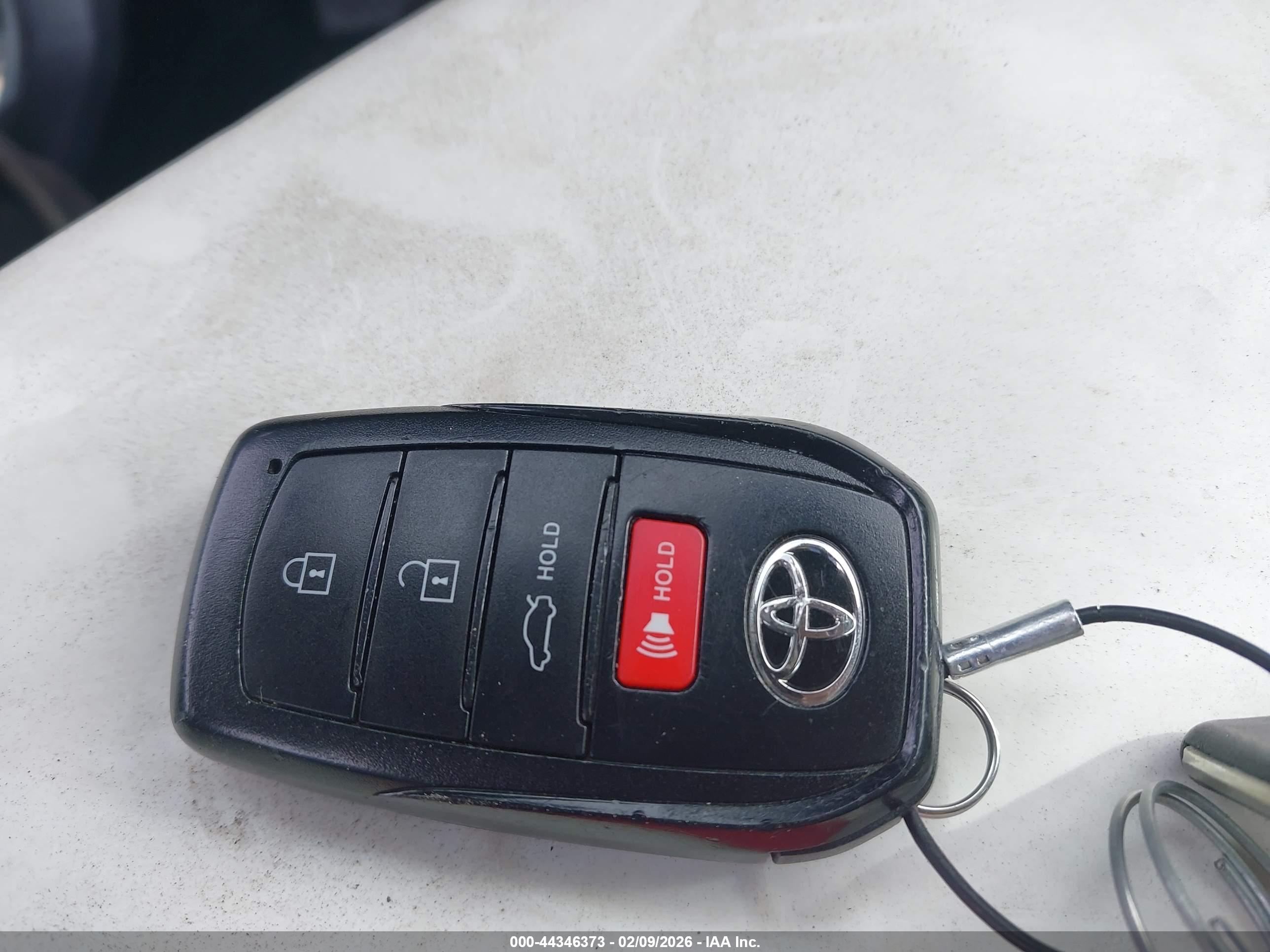 TOYOTA CAMRY image 11