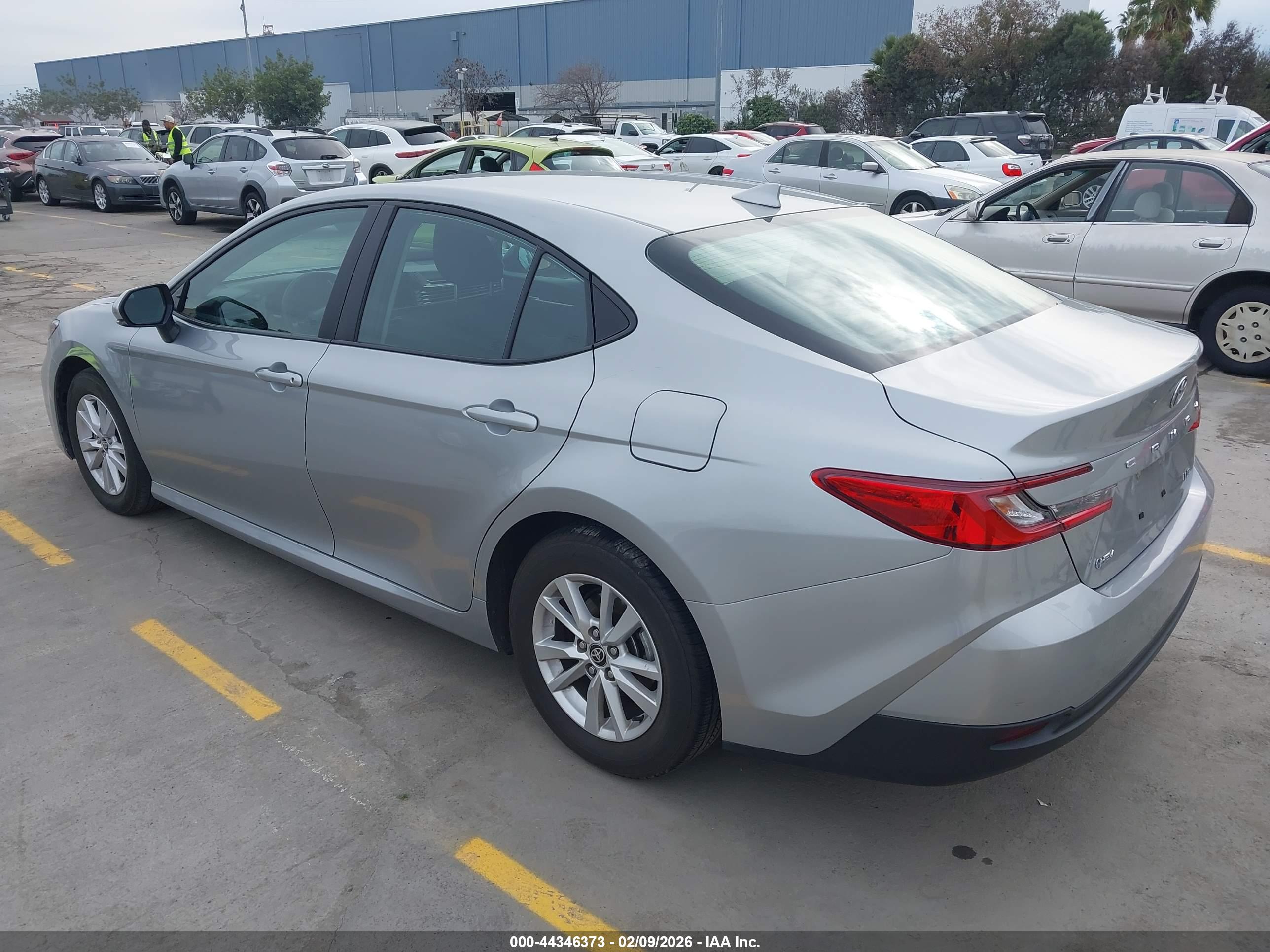 TOYOTA CAMRY image 3