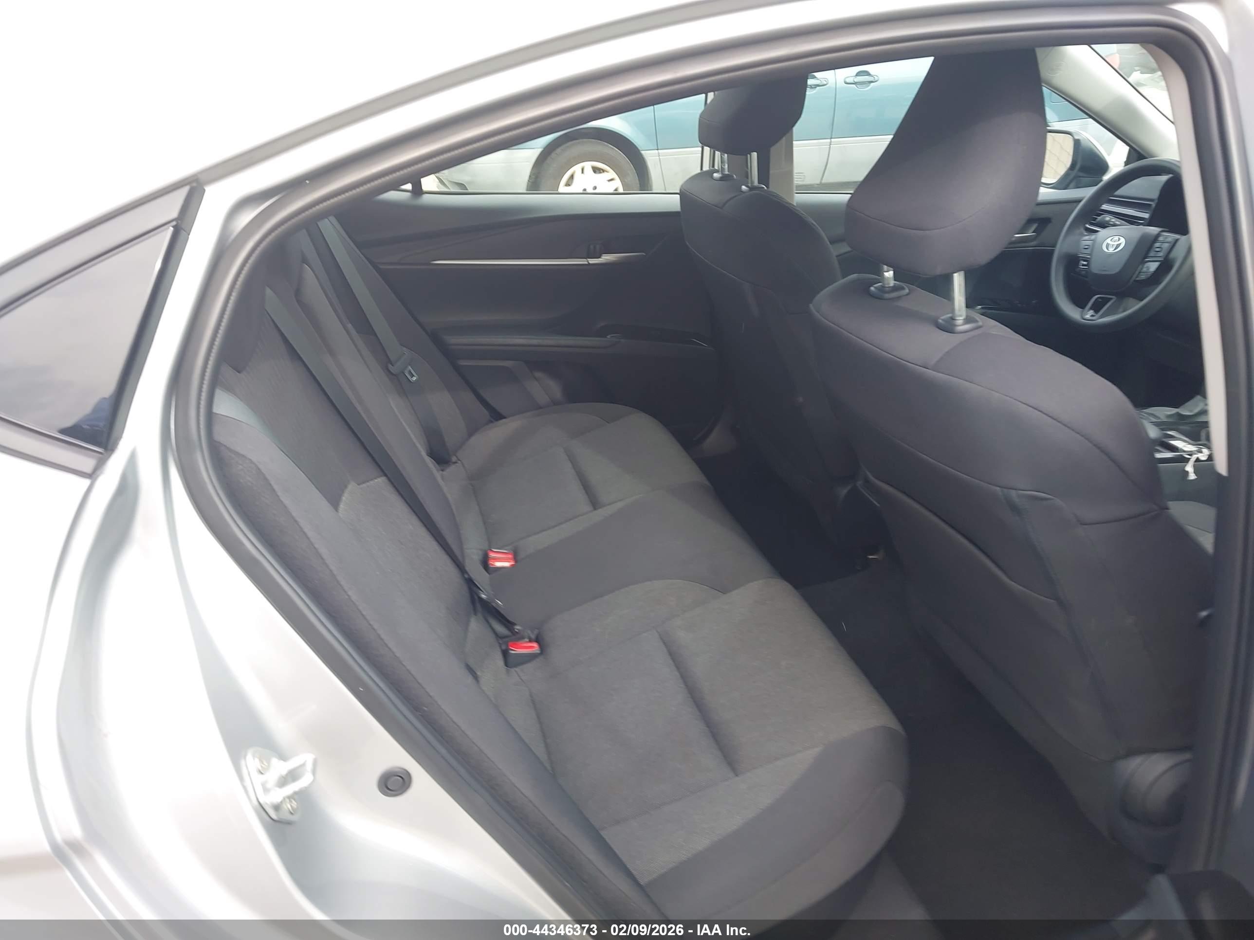 TOYOTA CAMRY image 8