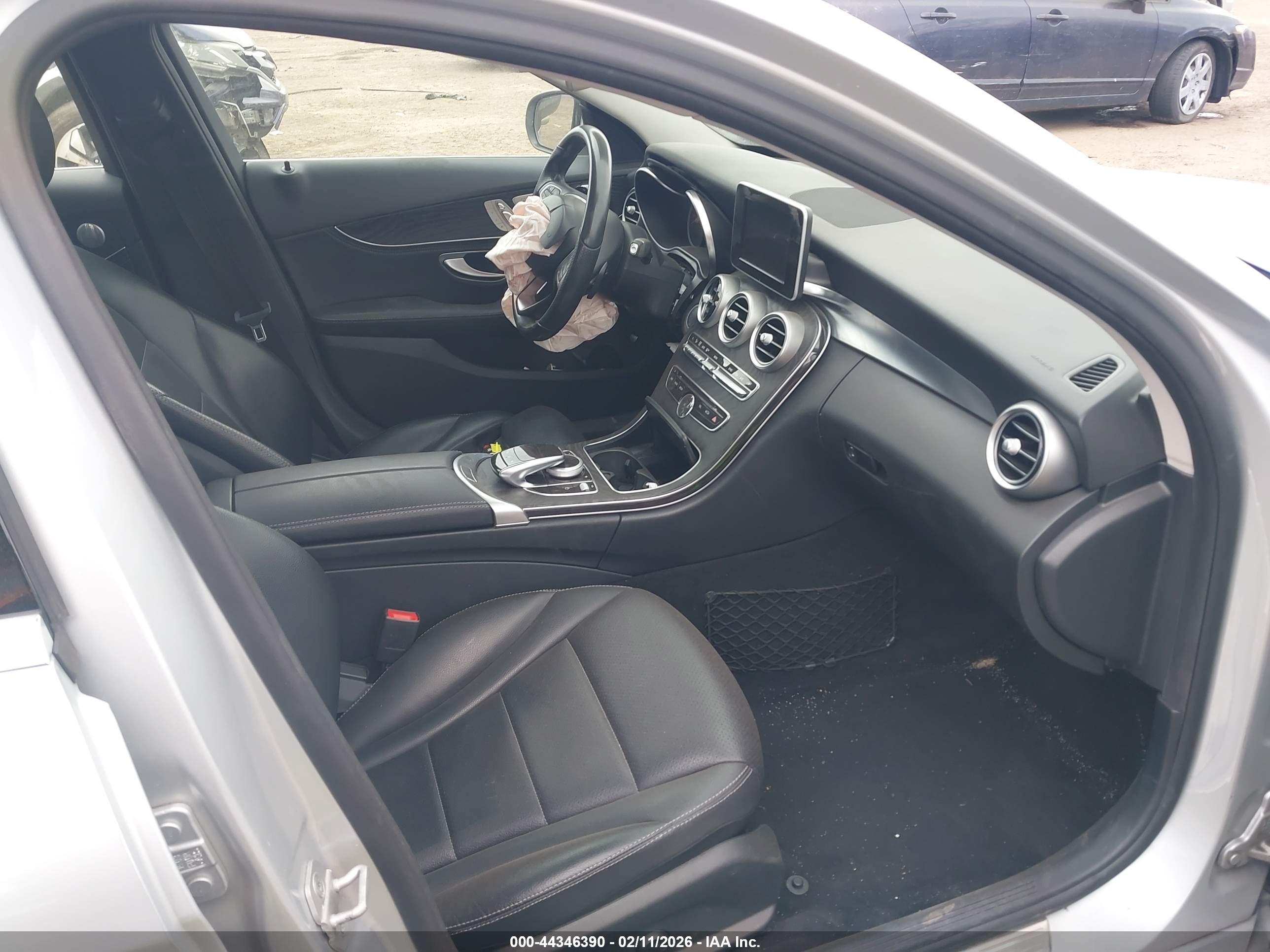 MERCEDES-BENZ C-CLASS image 5
