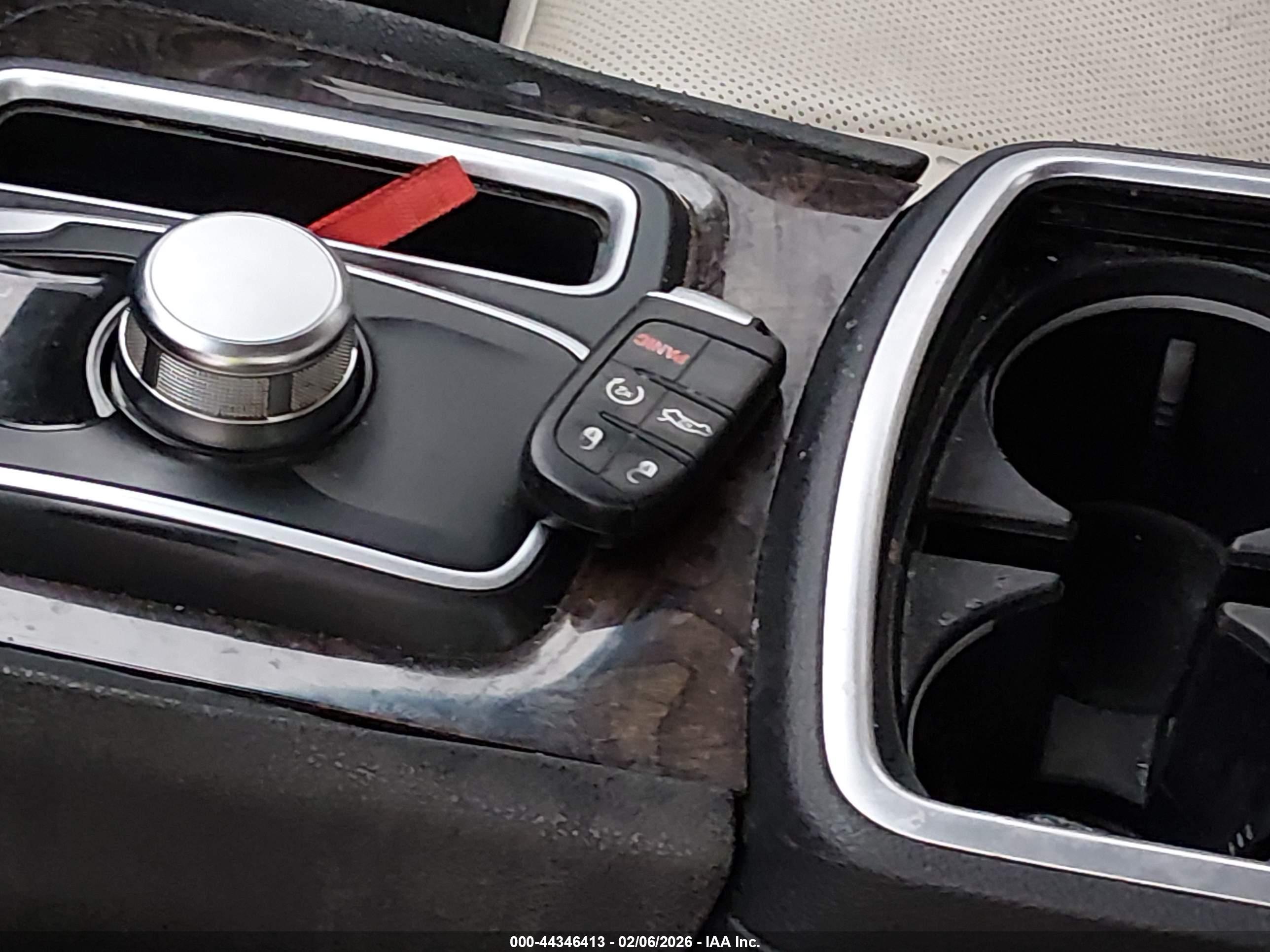 CHRYSLER 300 image 11