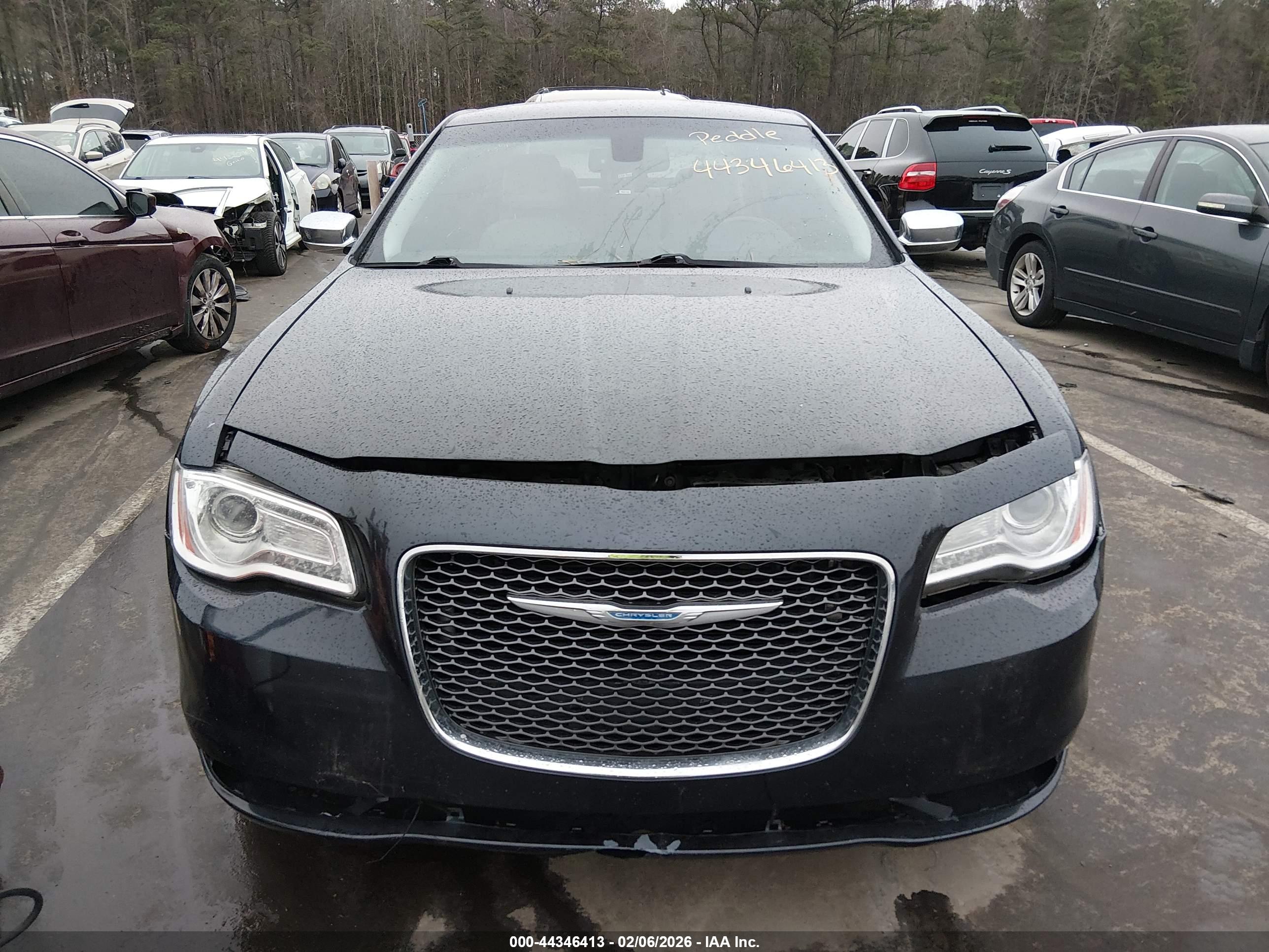 CHRYSLER 300 image 6