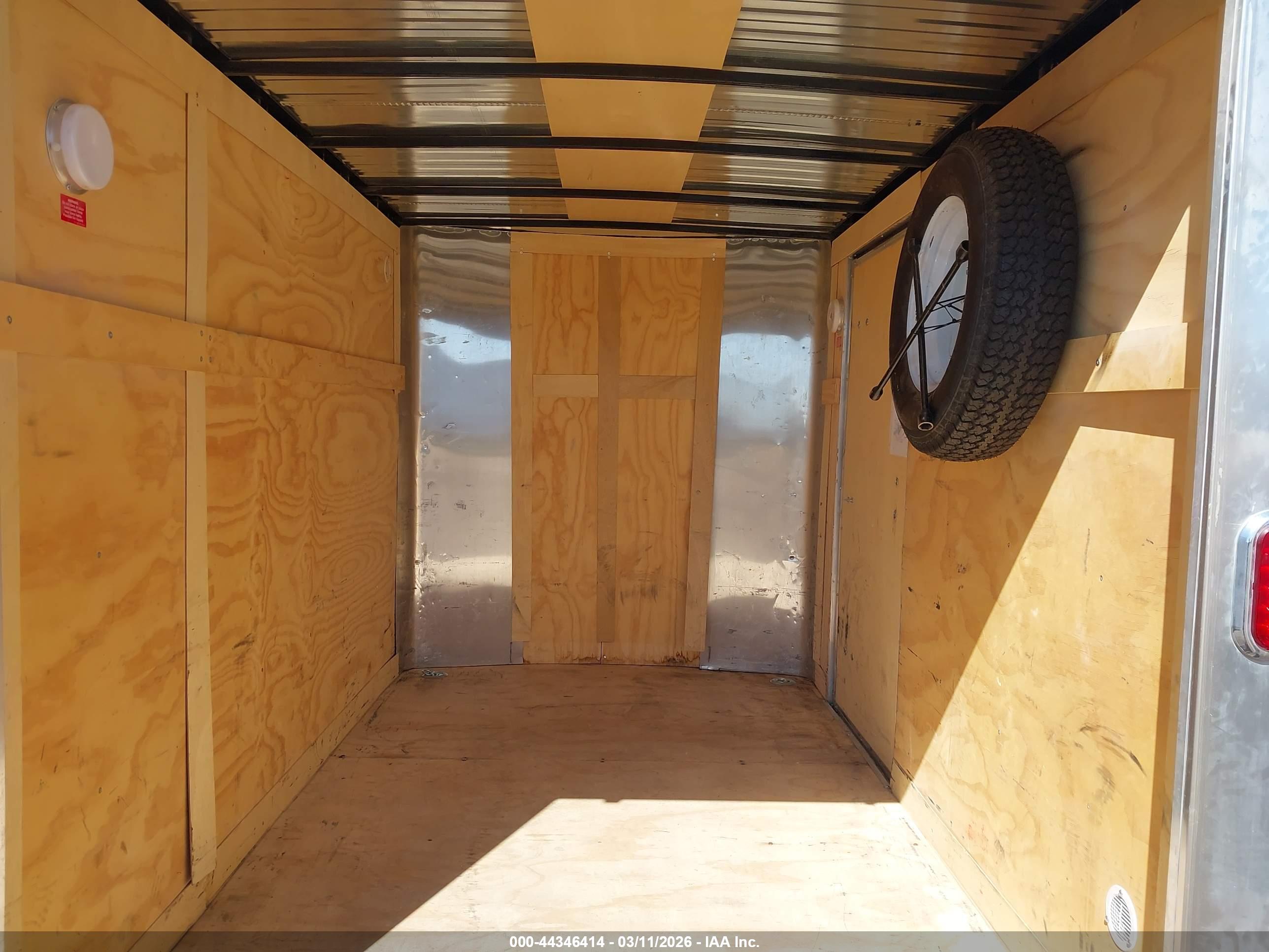 TRAILER TRAILER image 8