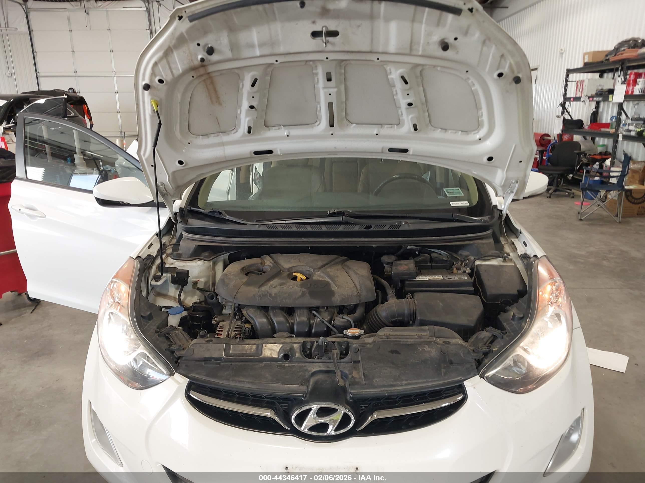 HYUNDAI ELANTRA image 10