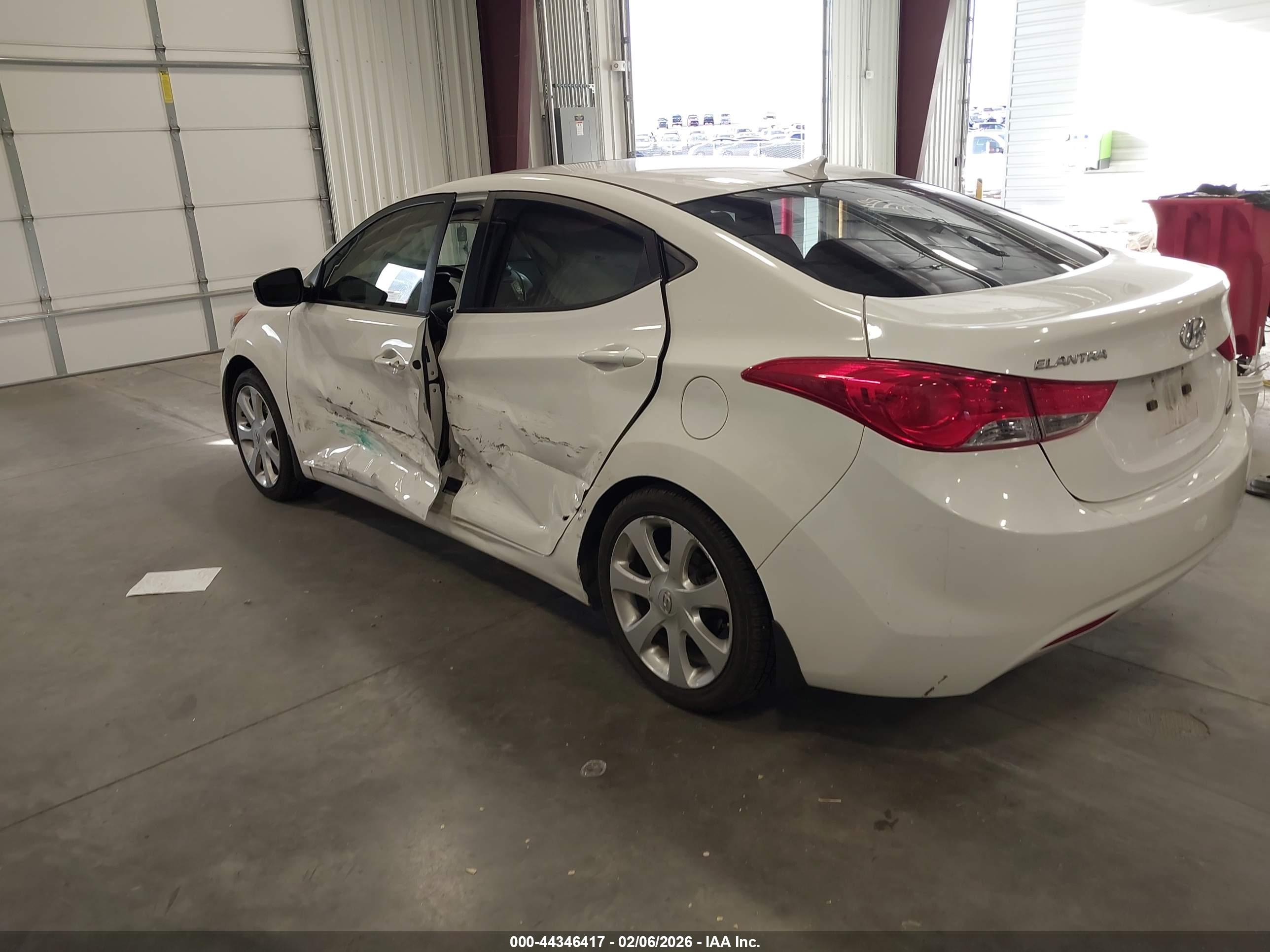 HYUNDAI ELANTRA image 3
