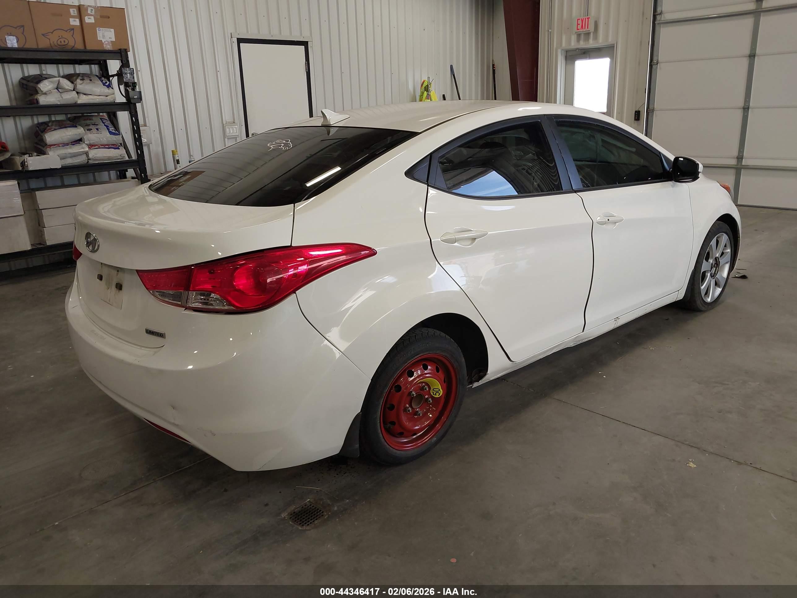 HYUNDAI ELANTRA image 4