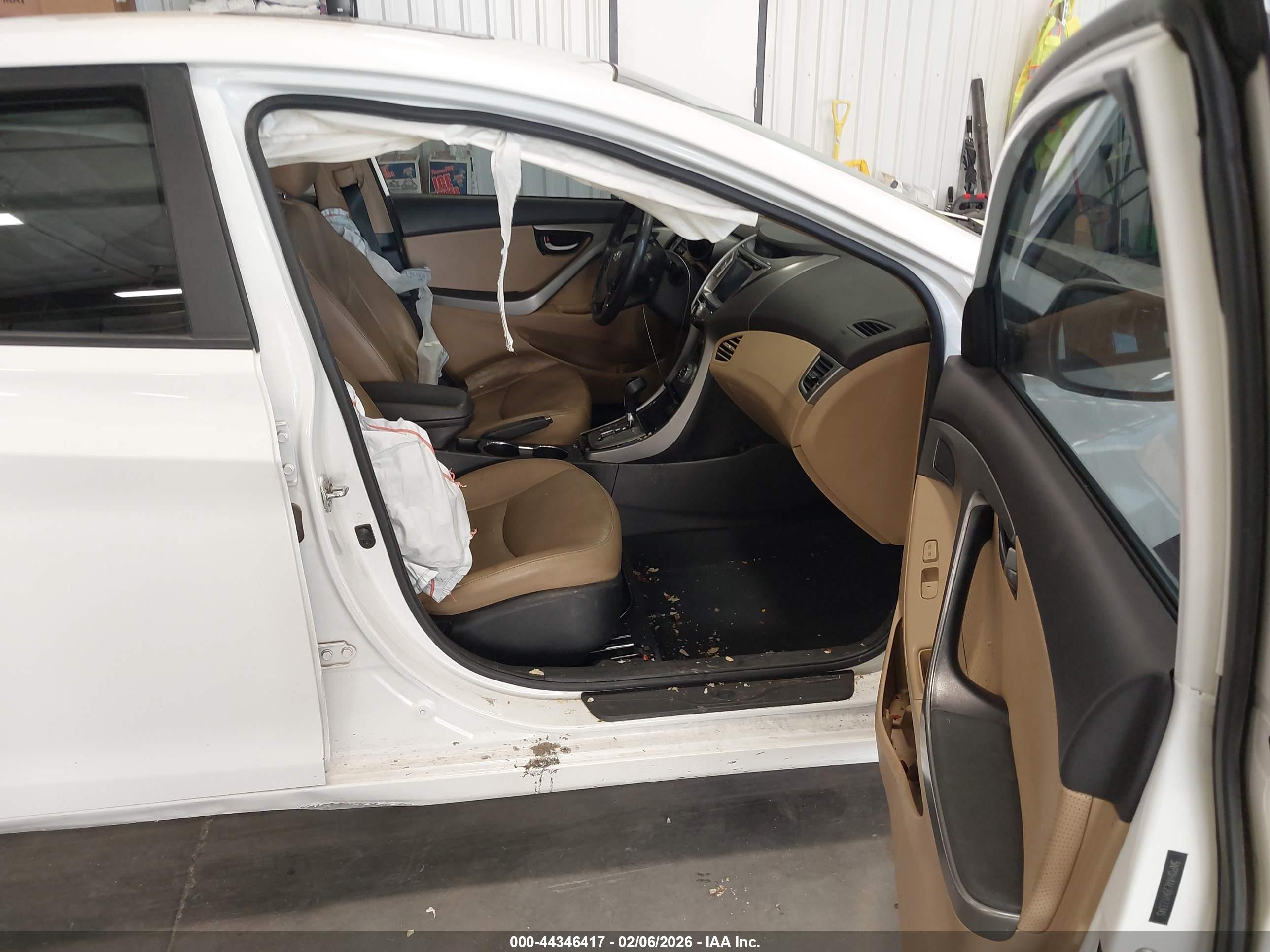 HYUNDAI ELANTRA image 5