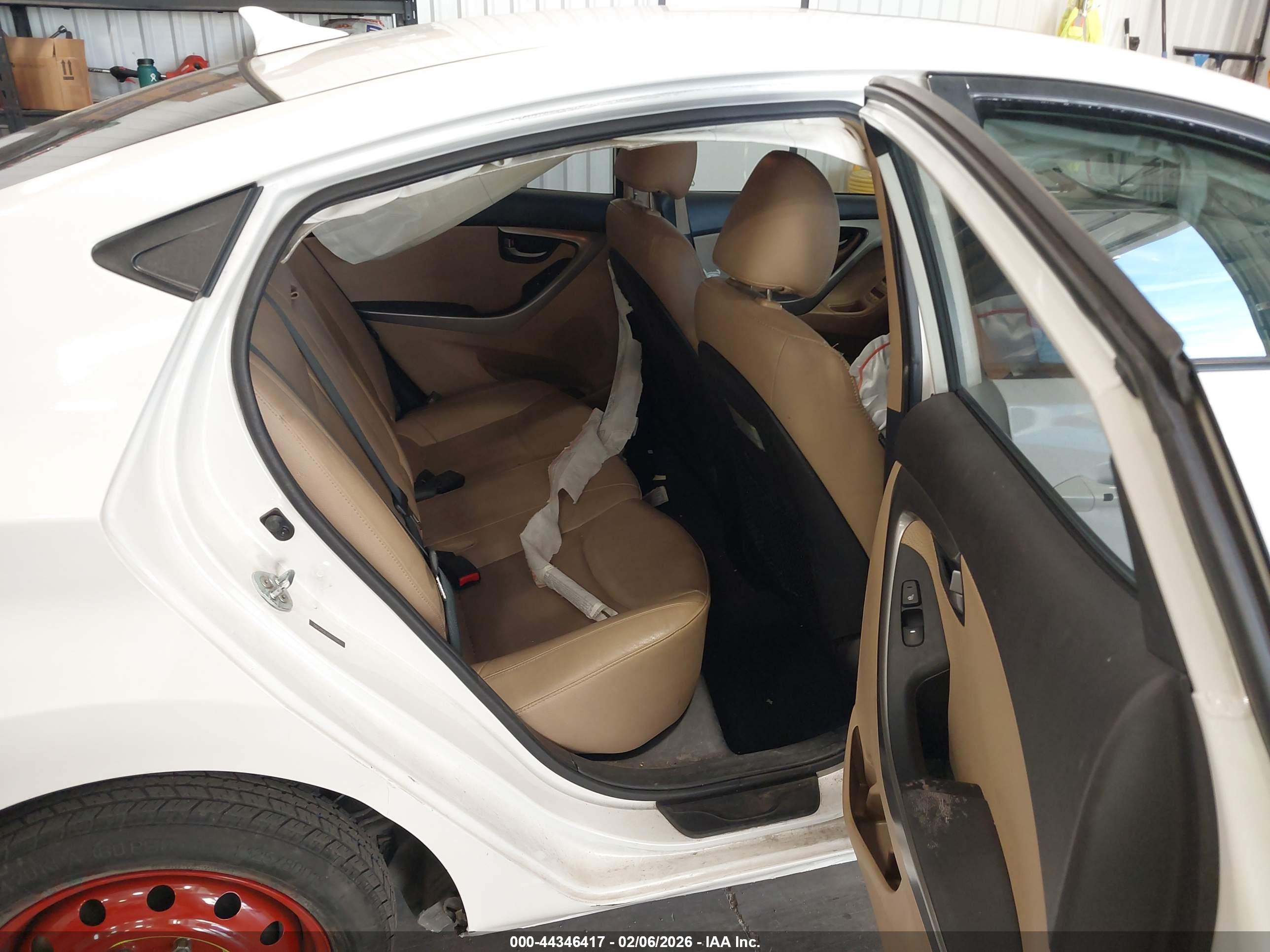 HYUNDAI ELANTRA image 8
