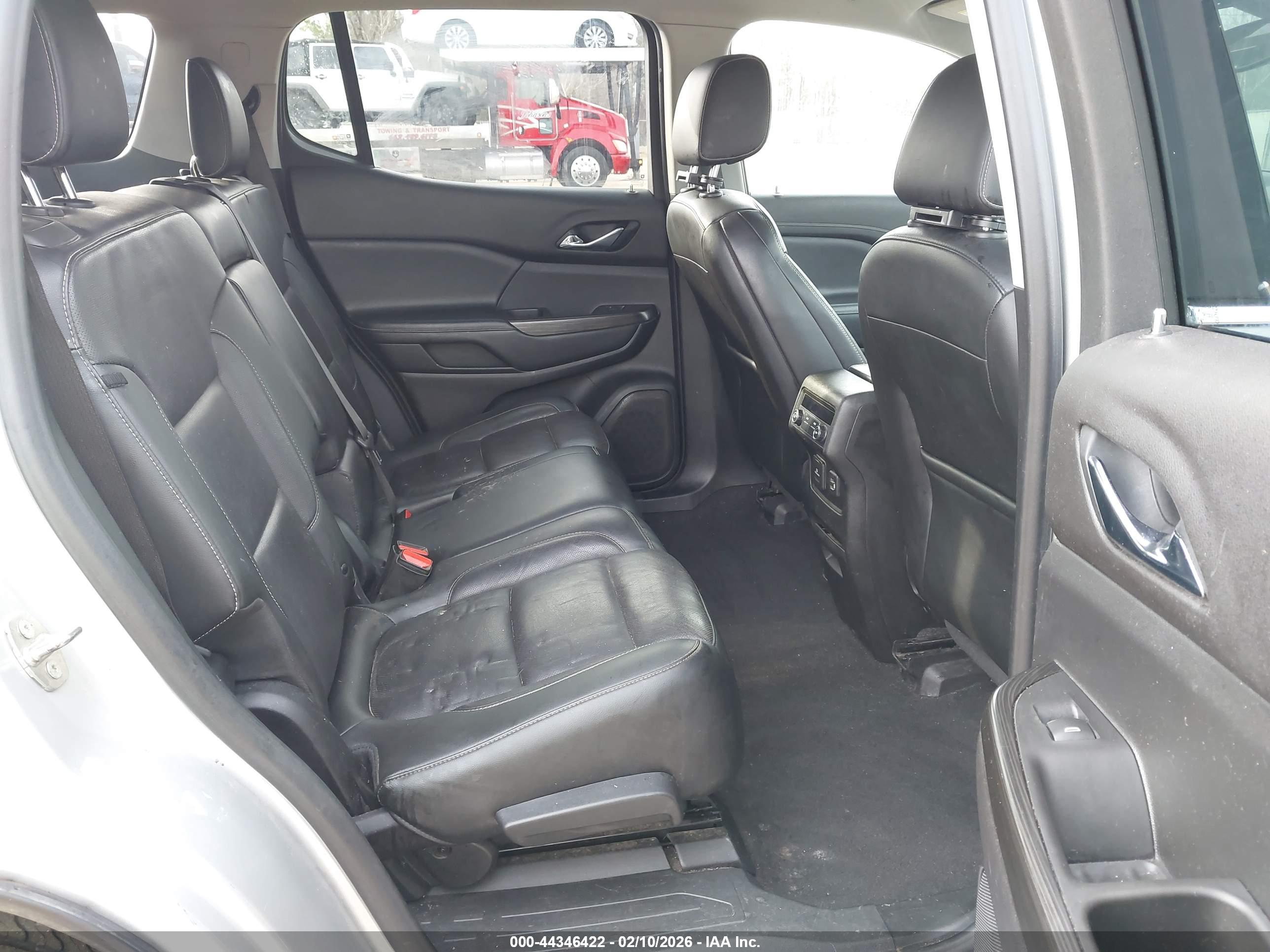 GMC ACADIA image 8