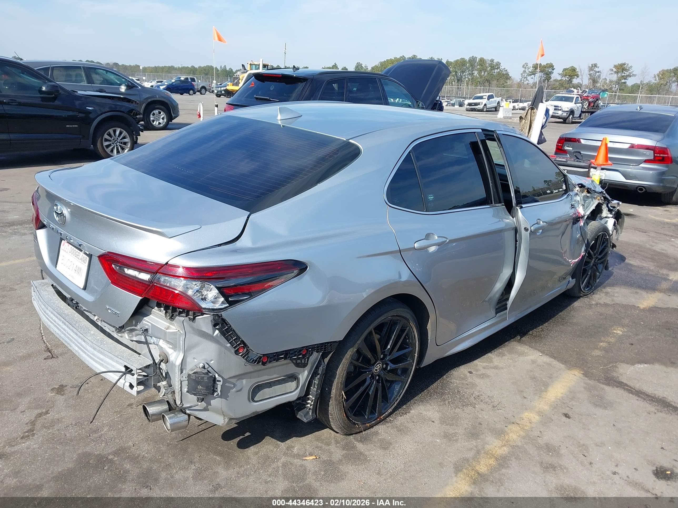 TOYOTA CAMRY image 4