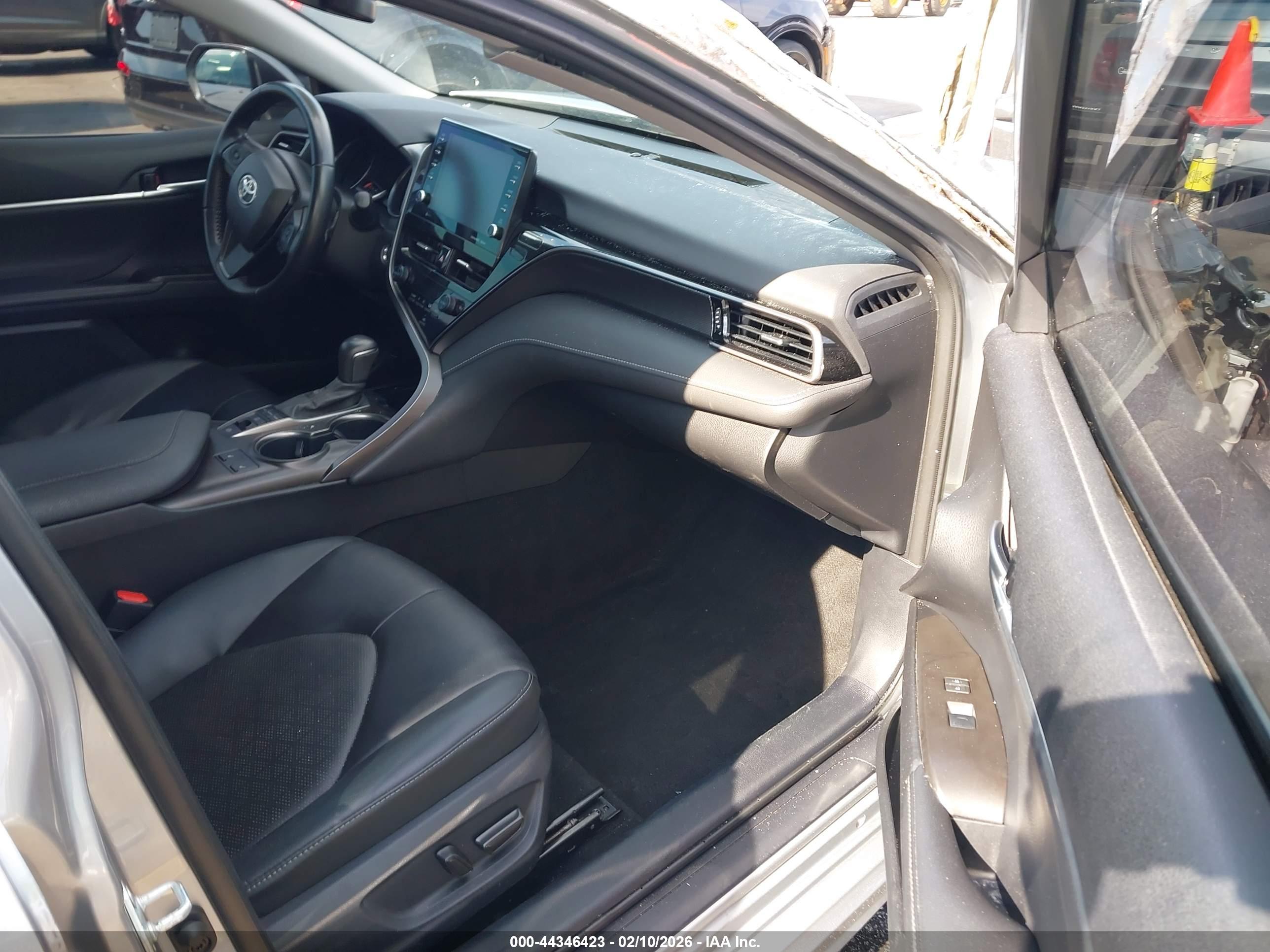 TOYOTA CAMRY image 5