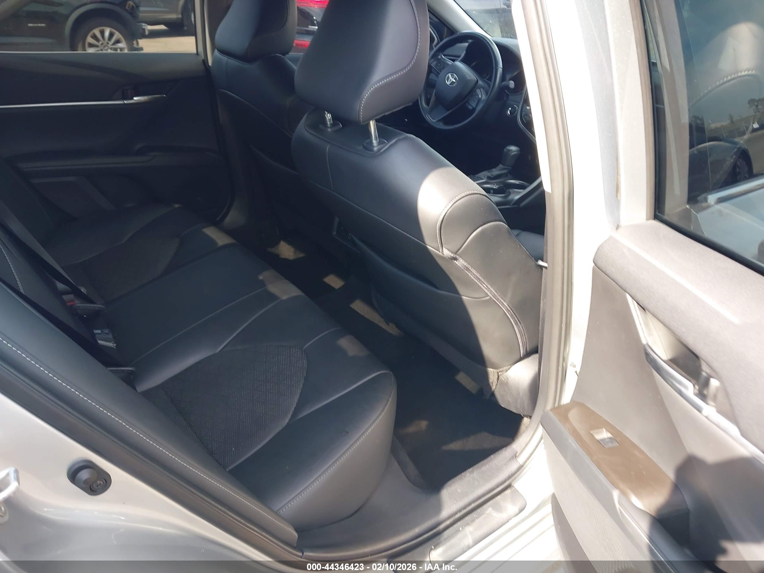 TOYOTA CAMRY image 8