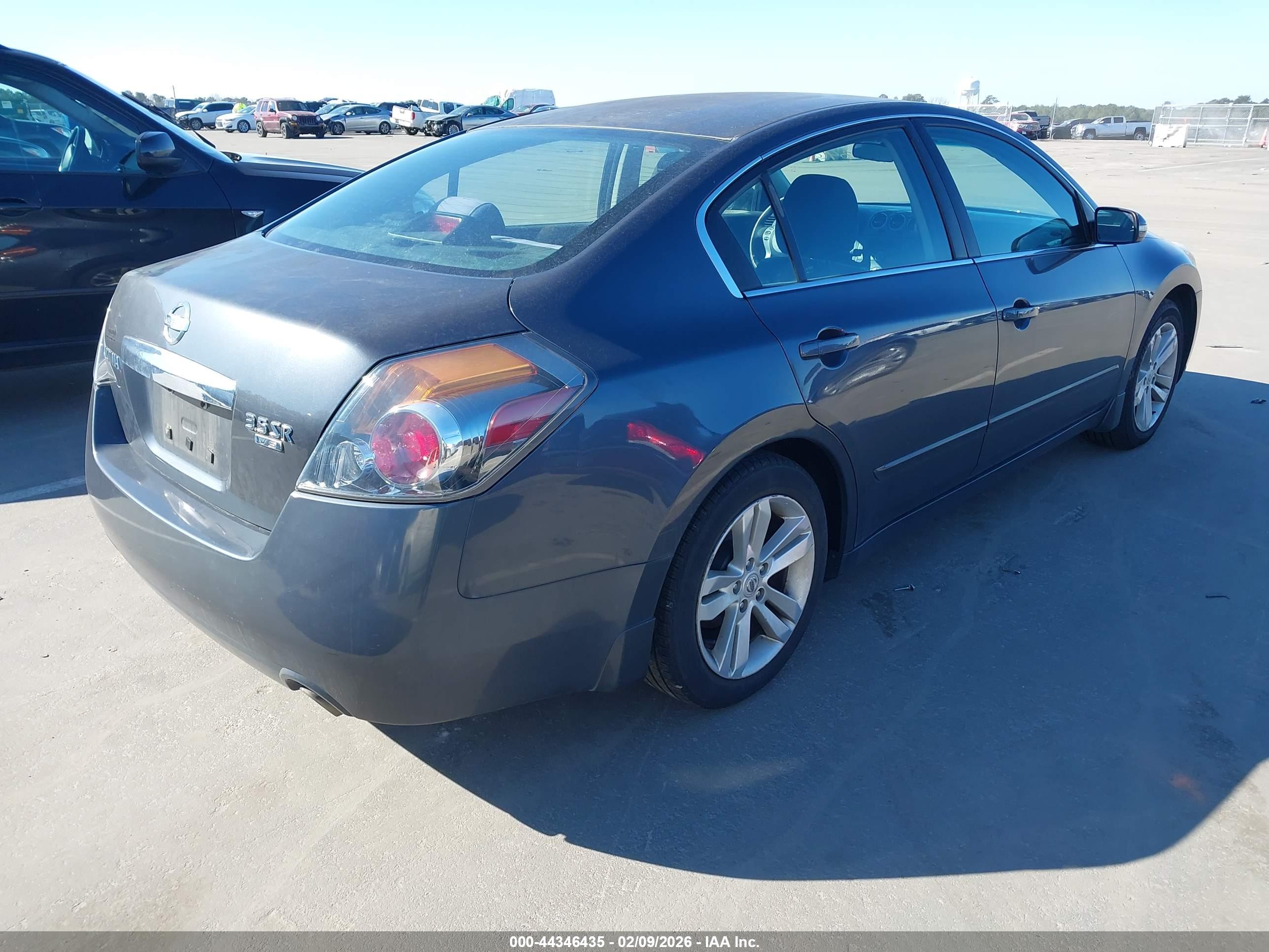 NISSAN ALTIMA image 4