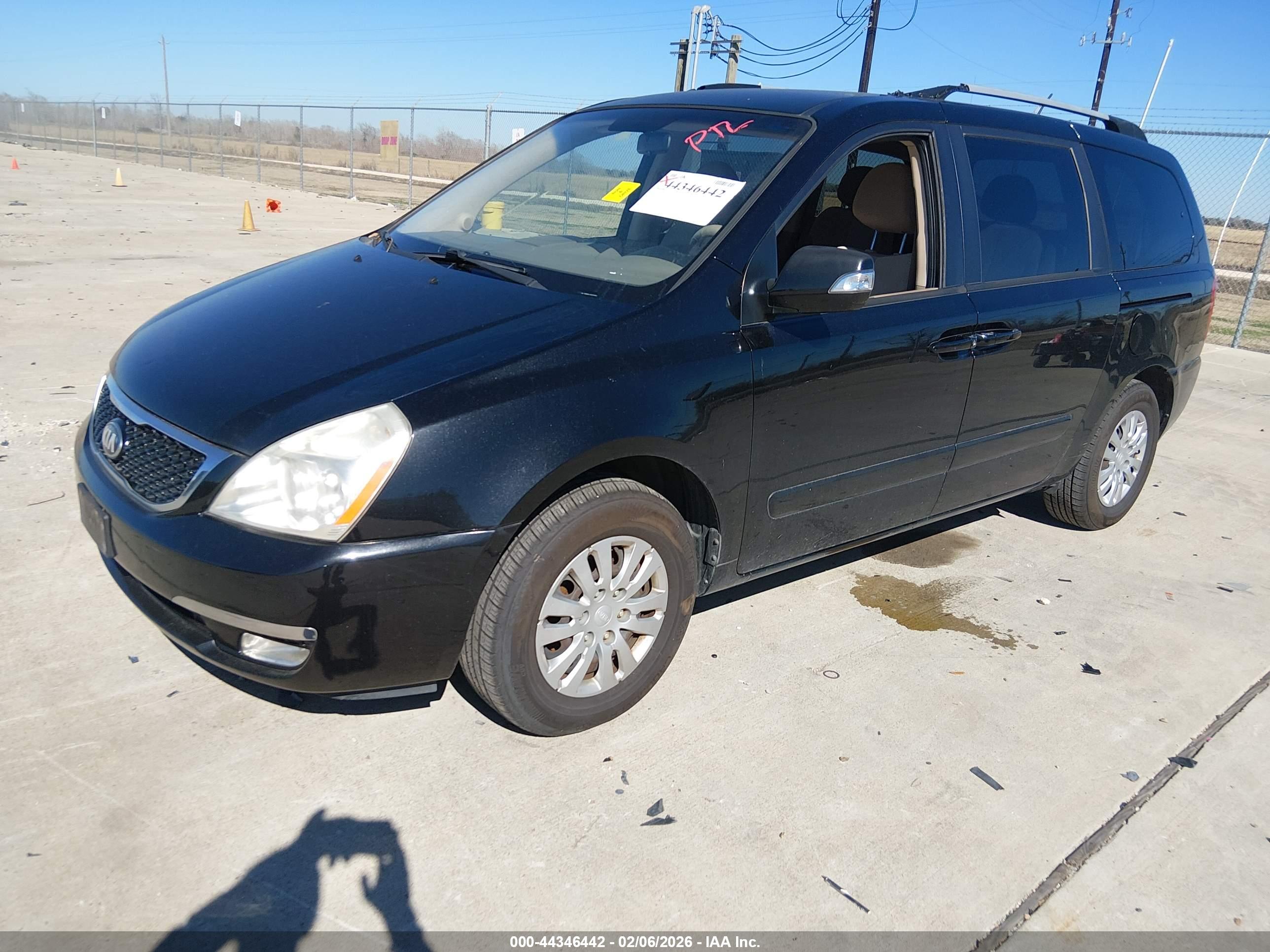 KIA SEDONA image 2