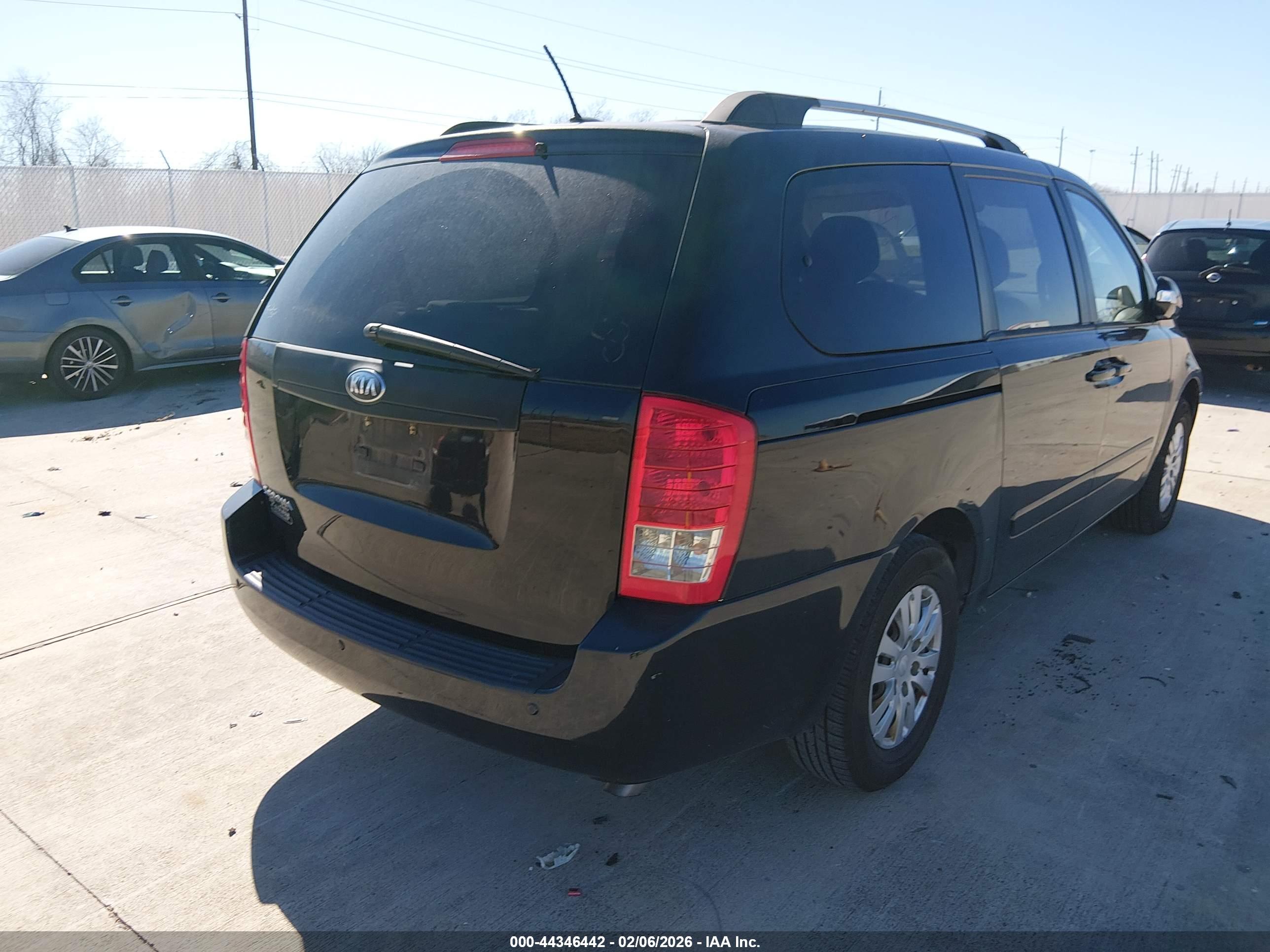 KIA SEDONA image 4