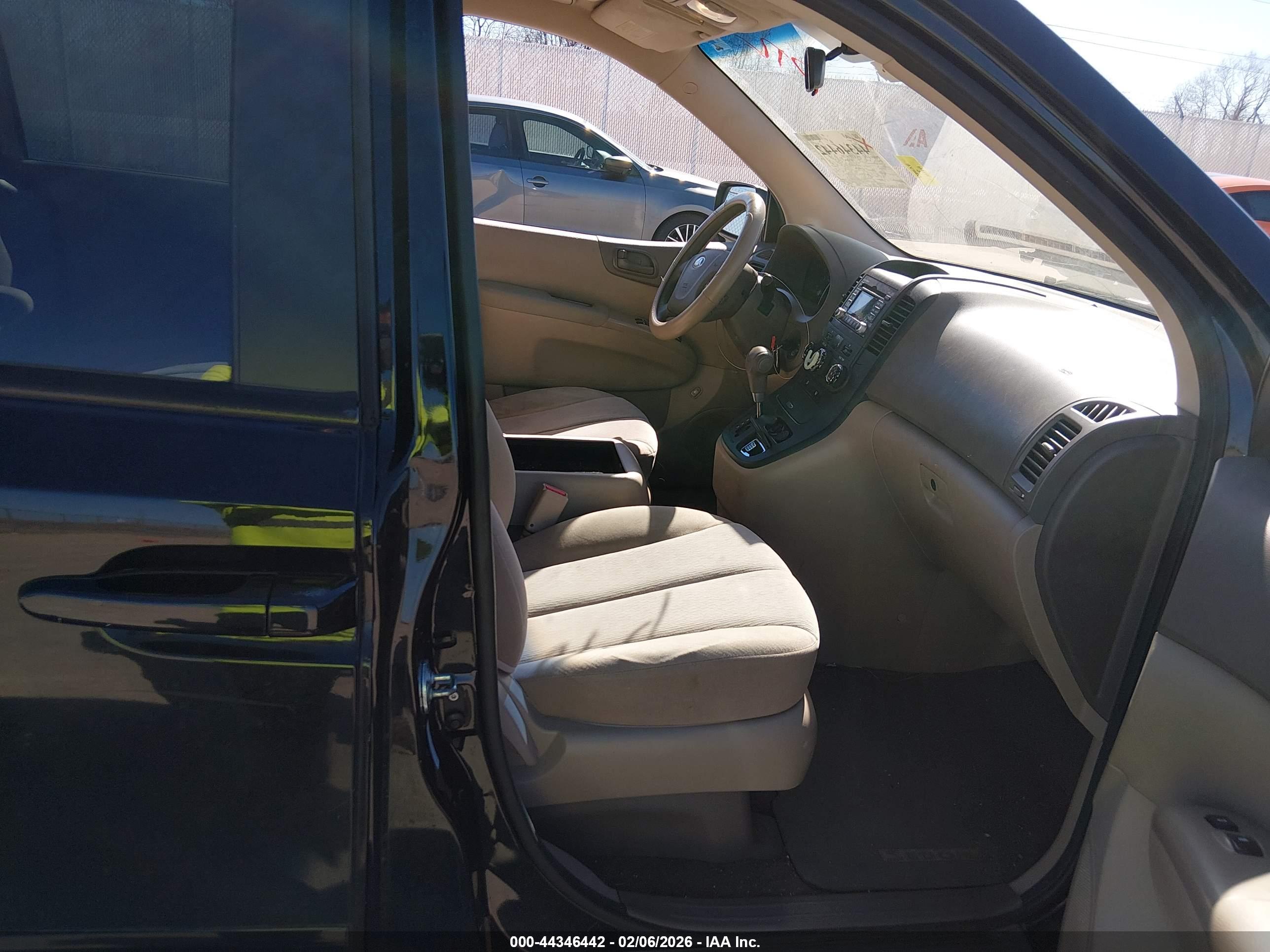 KIA SEDONA image 5