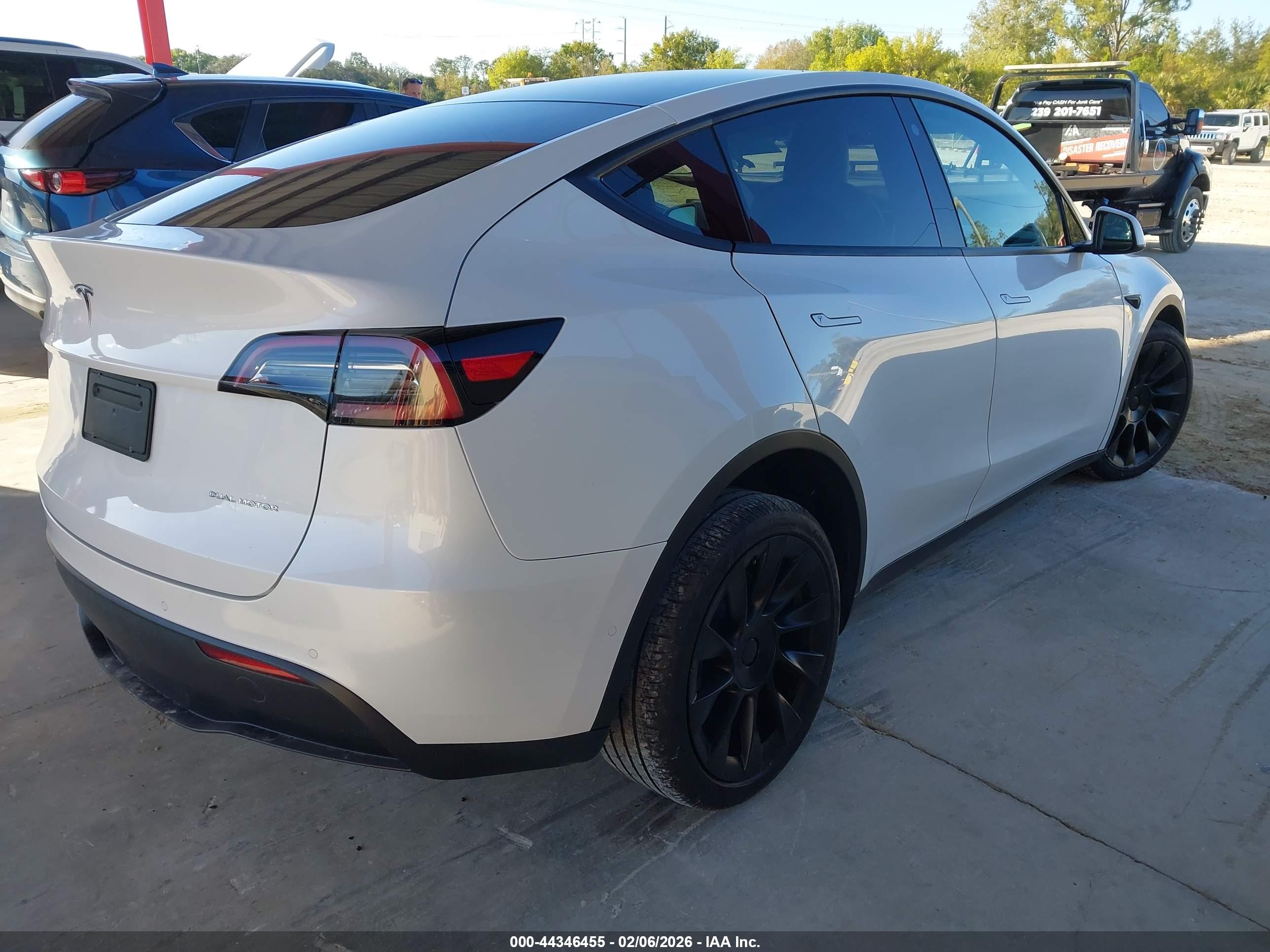 TESLA MODEL image 4