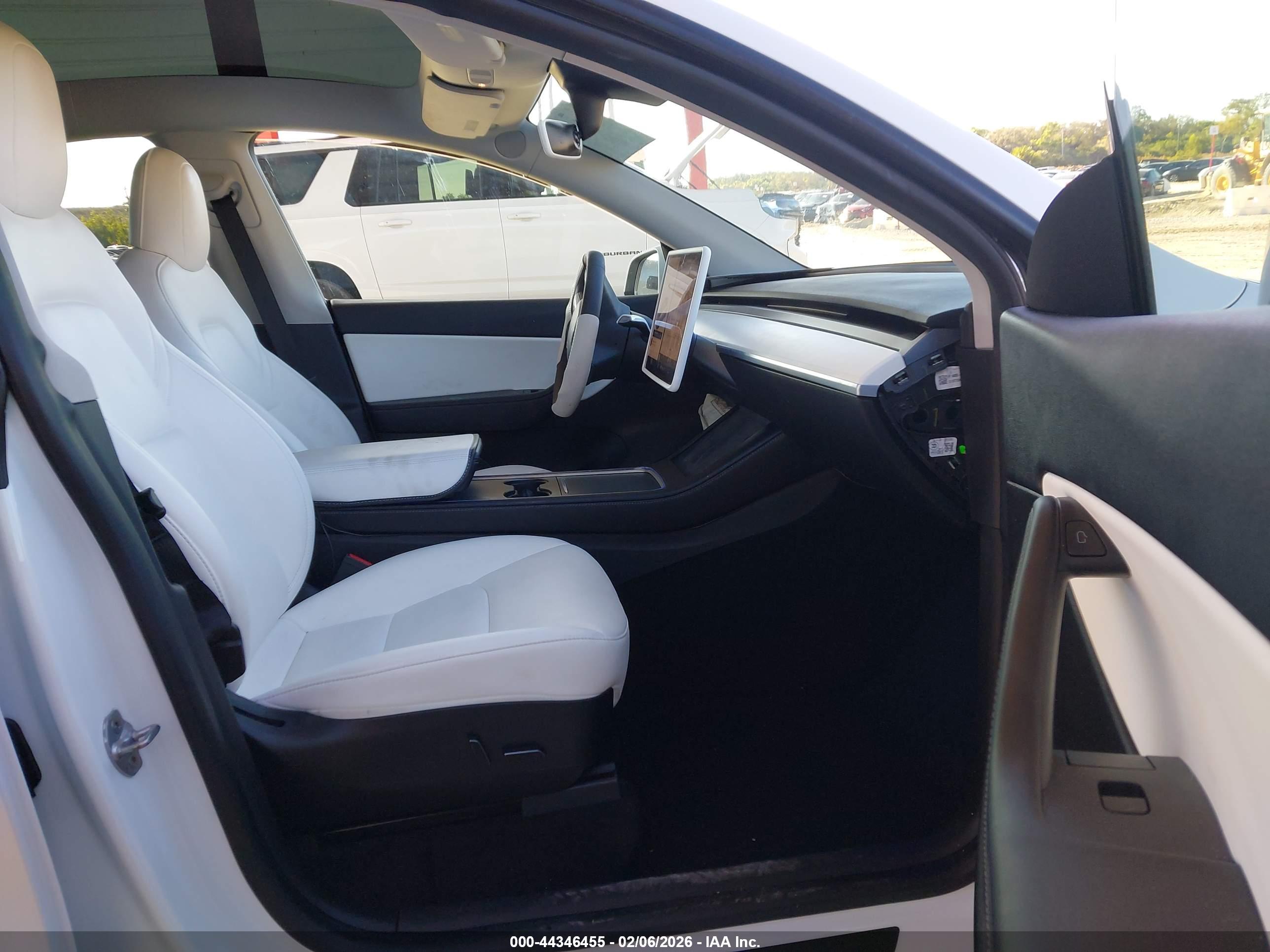 TESLA MODEL image 5