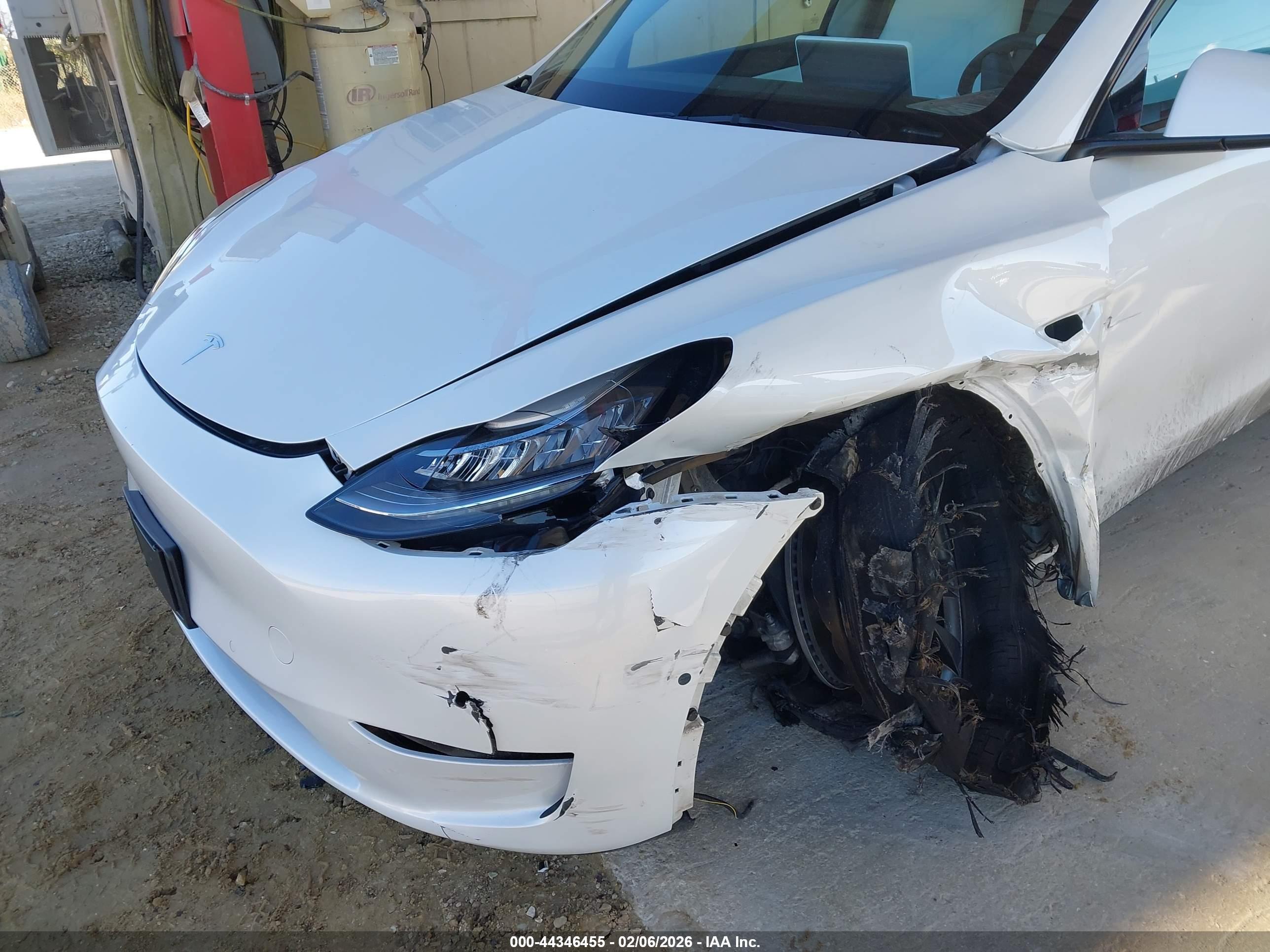 TESLA MODEL image 6