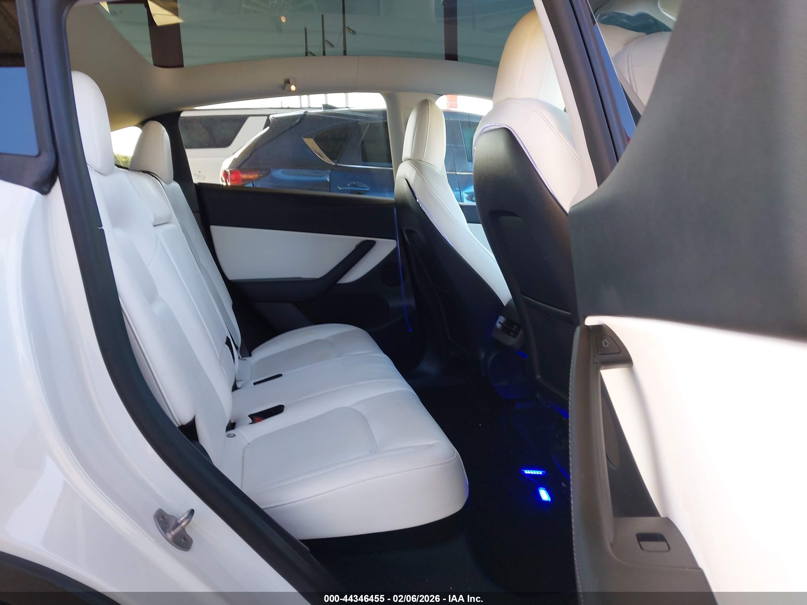 TESLA MODEL image 8