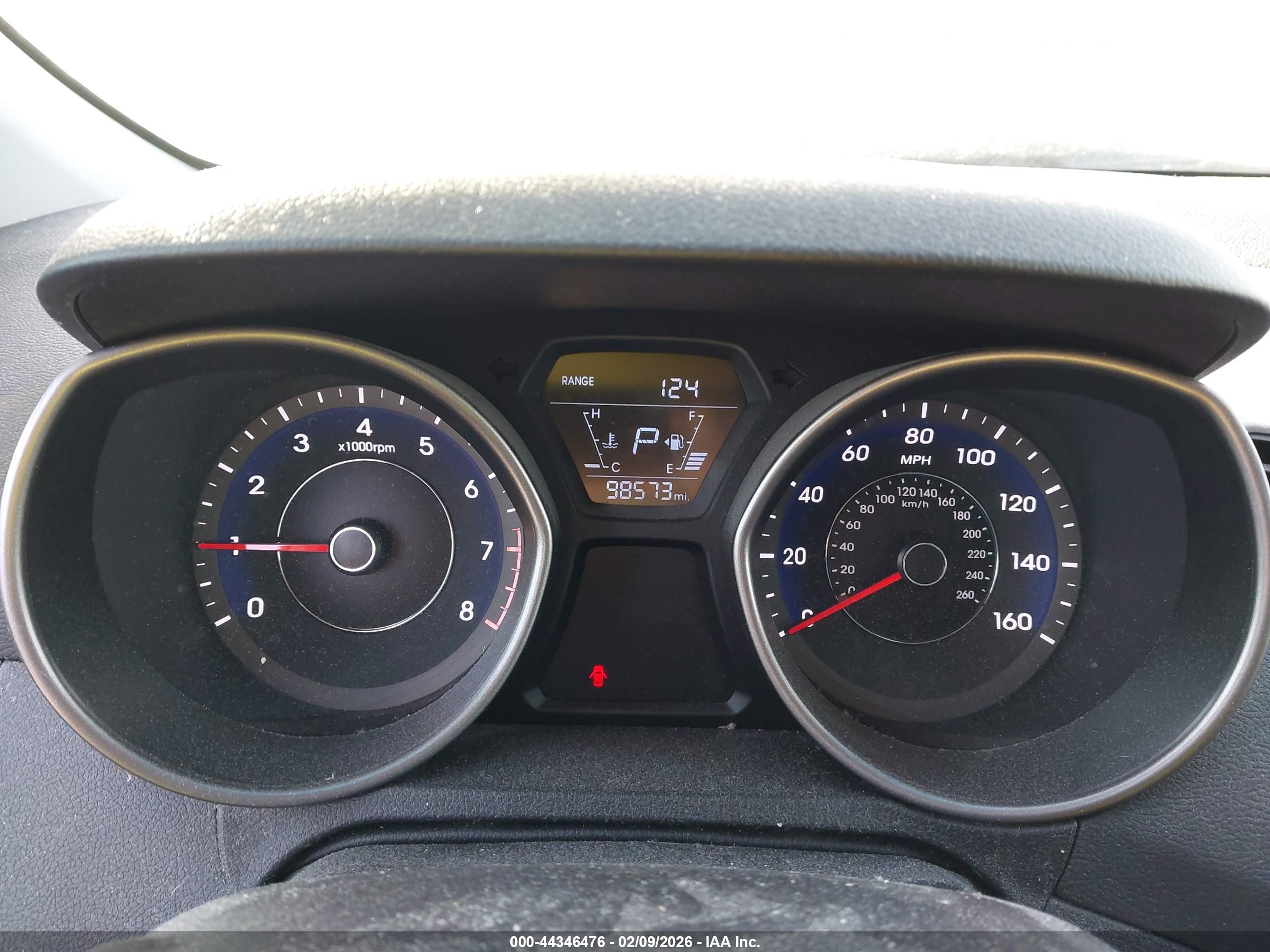HYUNDAI ELANTRA image 7