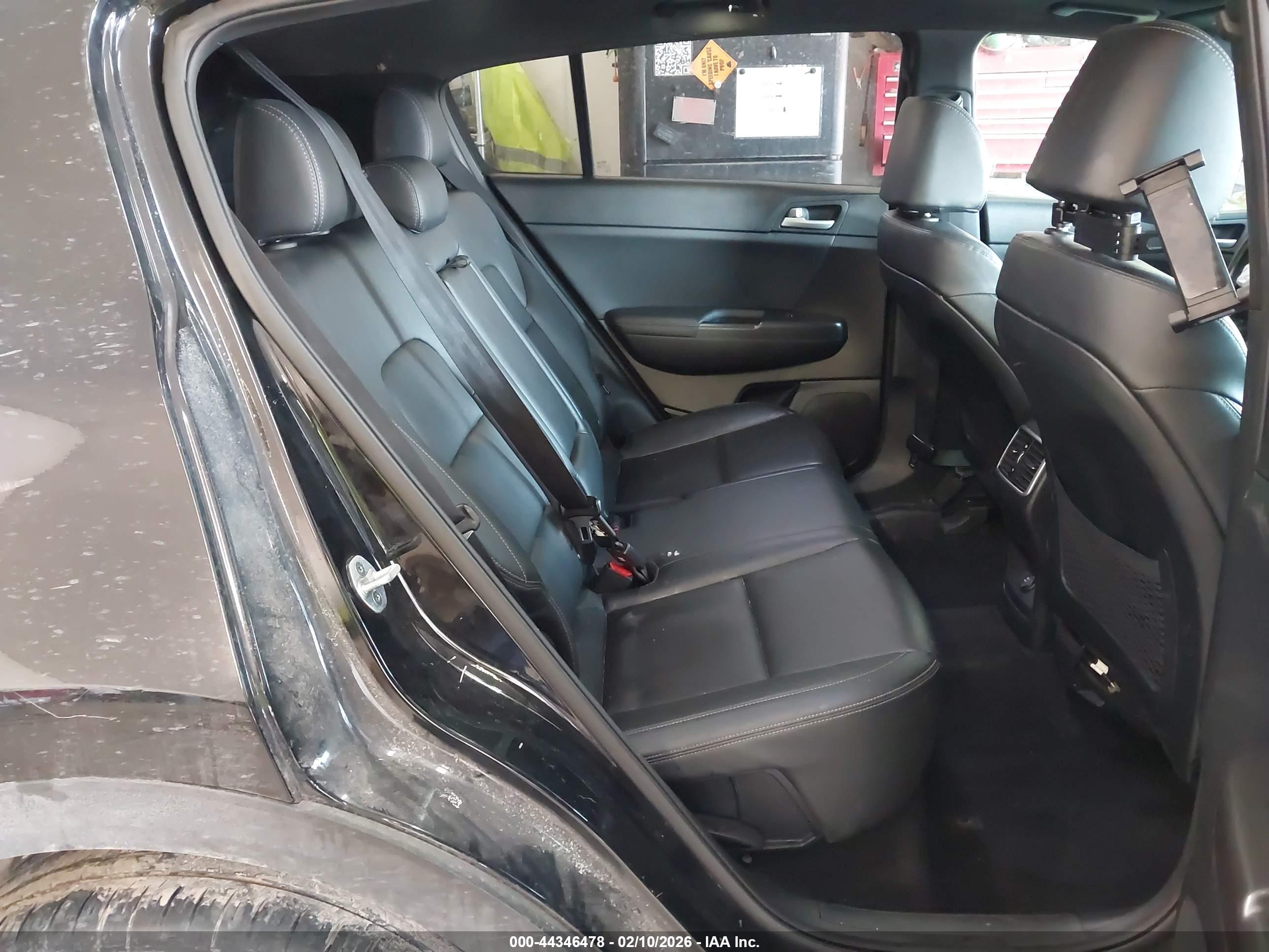 KIA SPORTAGE image 8