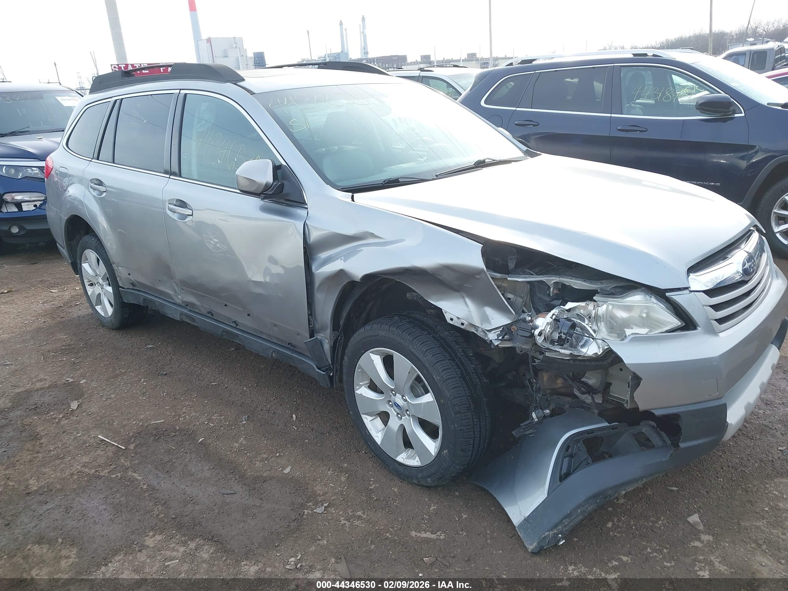 SUBARU OUTBACK image 6