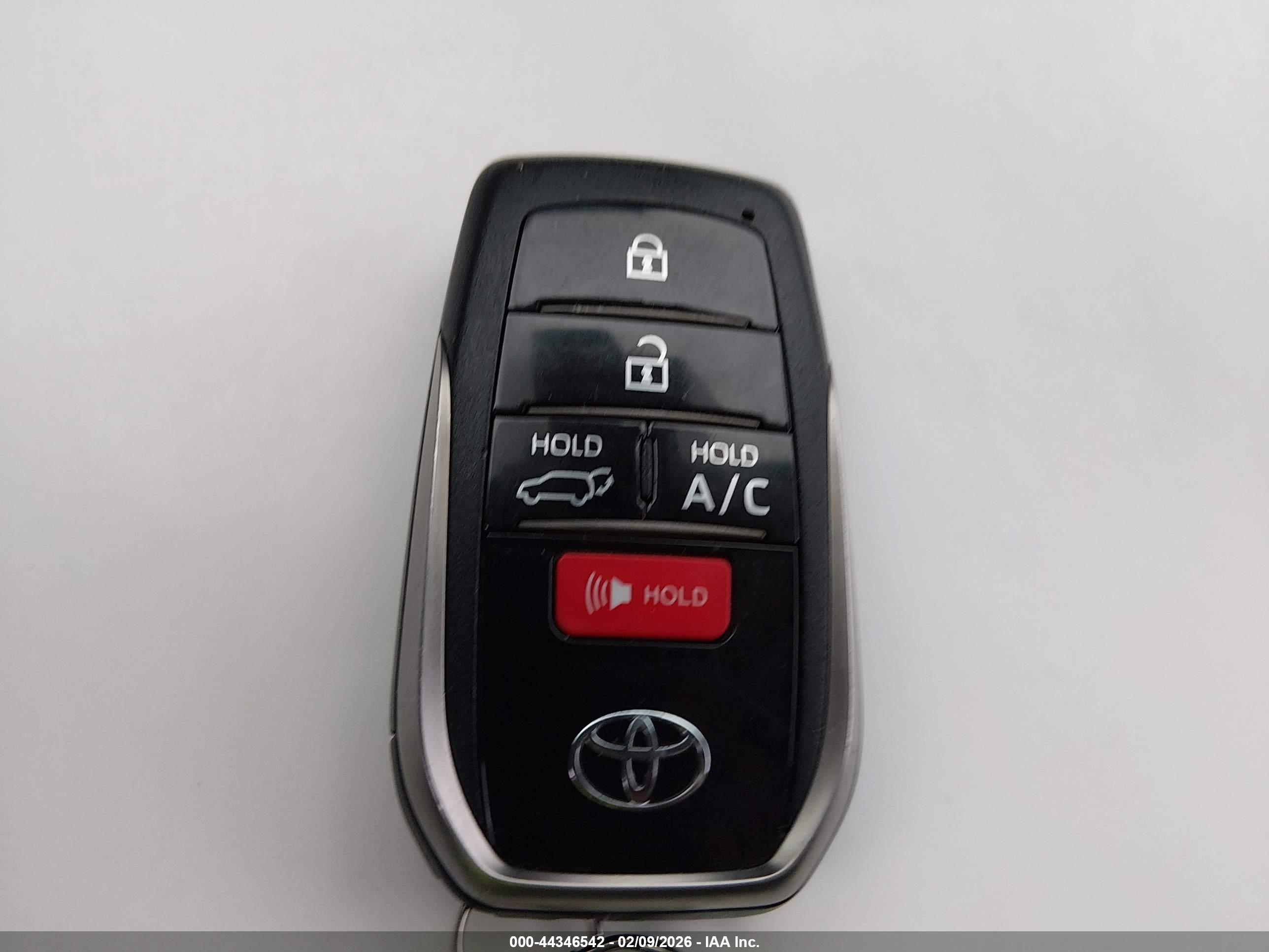 TOYOTA RAV4 image 11