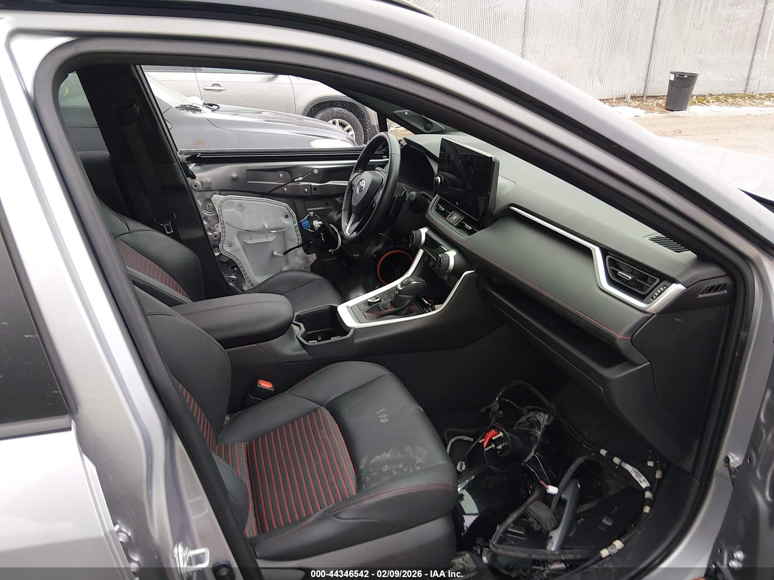 TOYOTA RAV4 image 5
