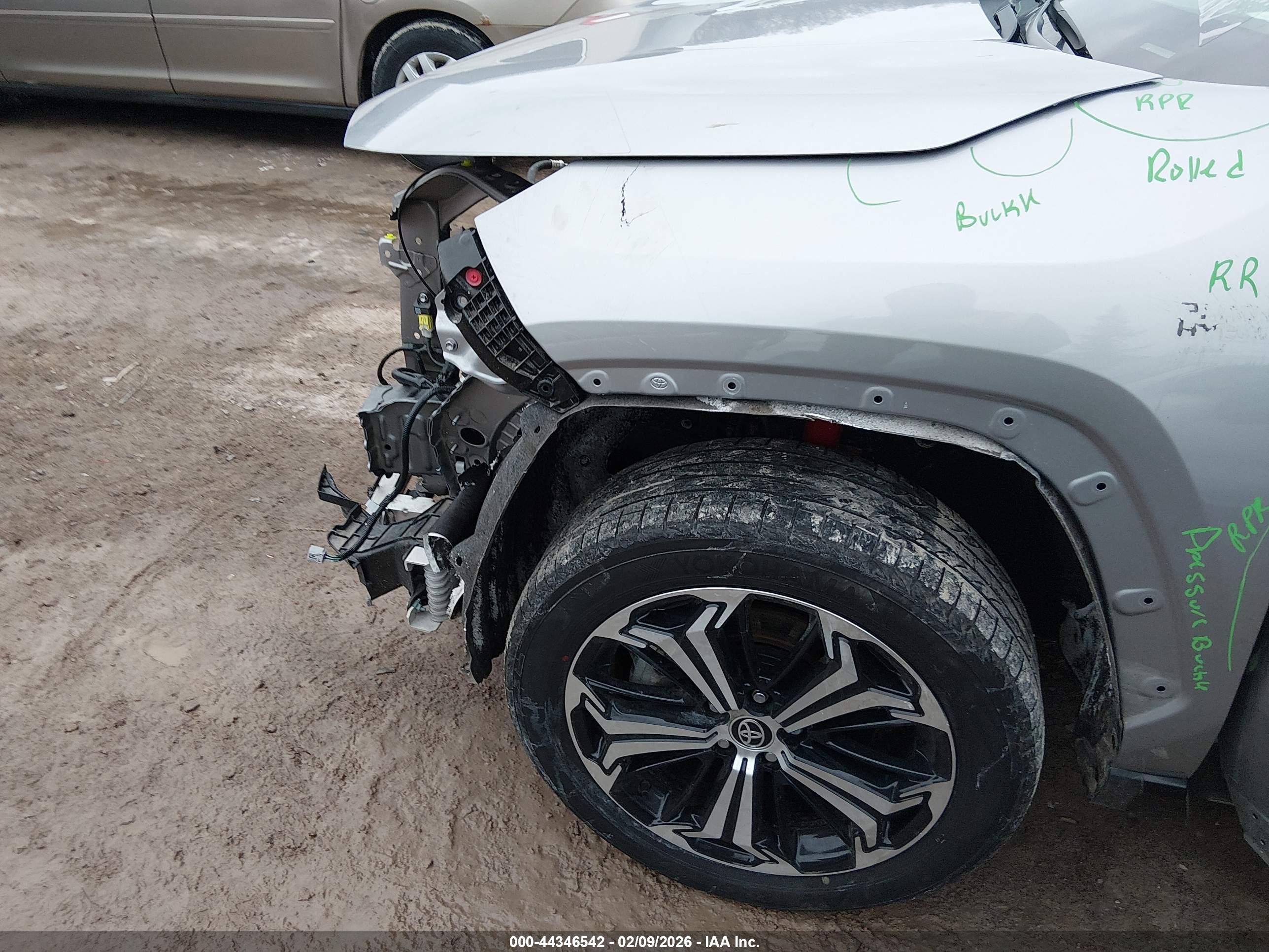 TOYOTA RAV4 image 6