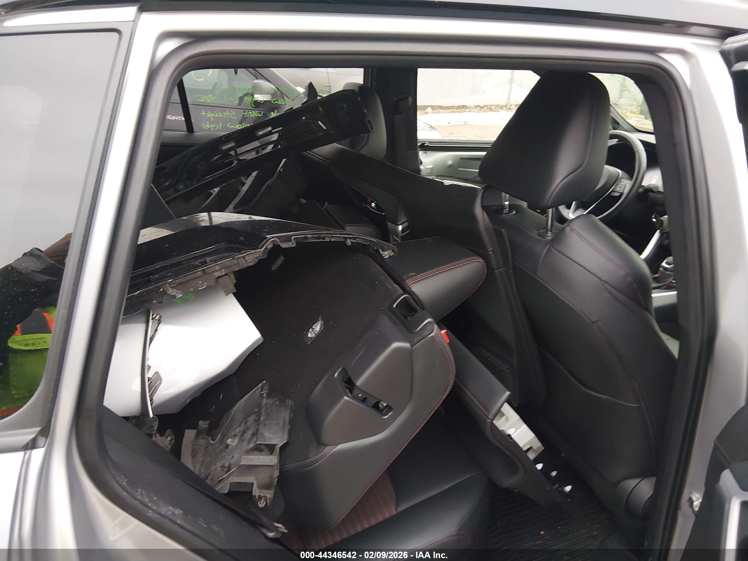 TOYOTA RAV4 image 8