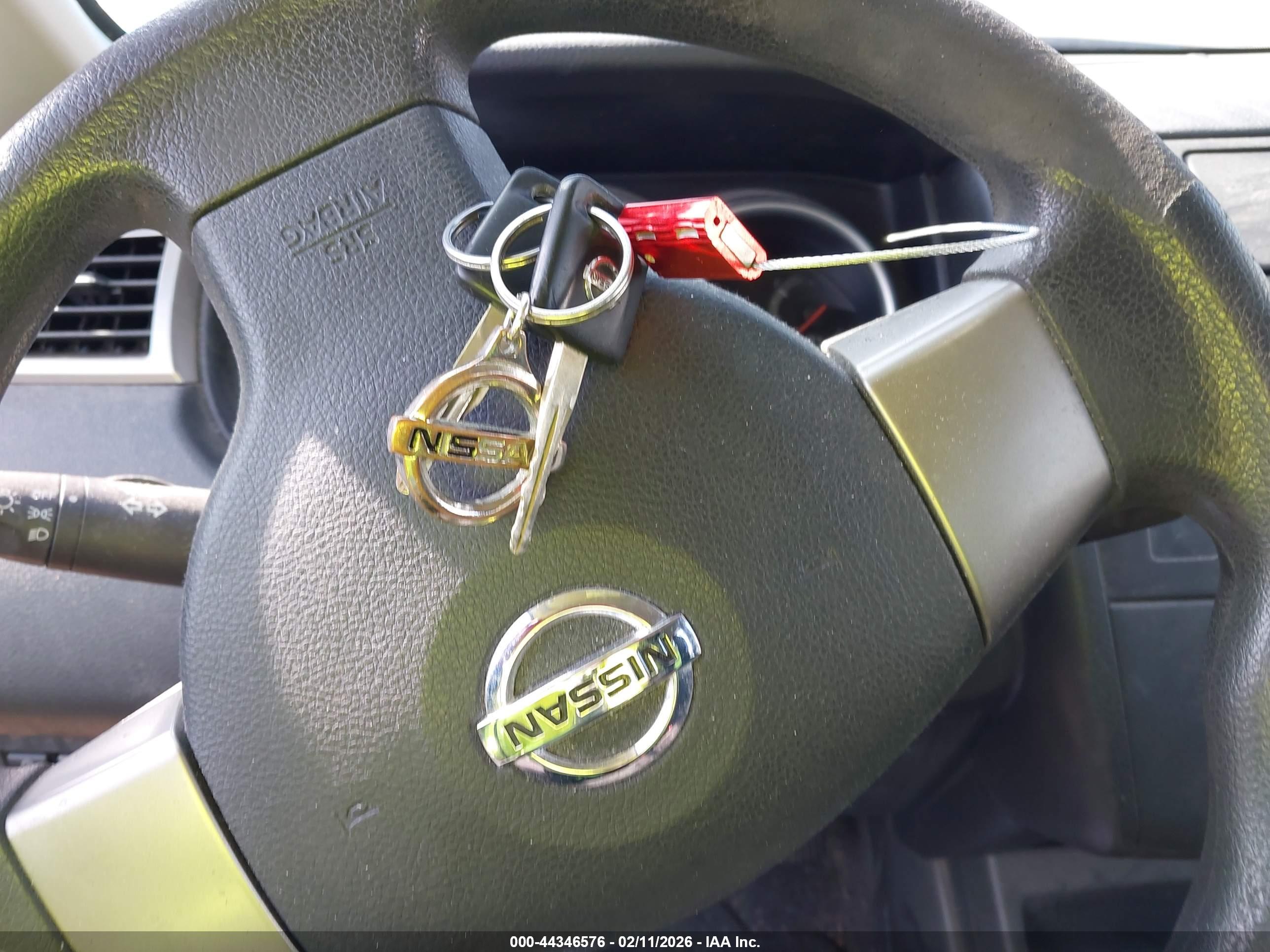 NISSAN VERSA image 11