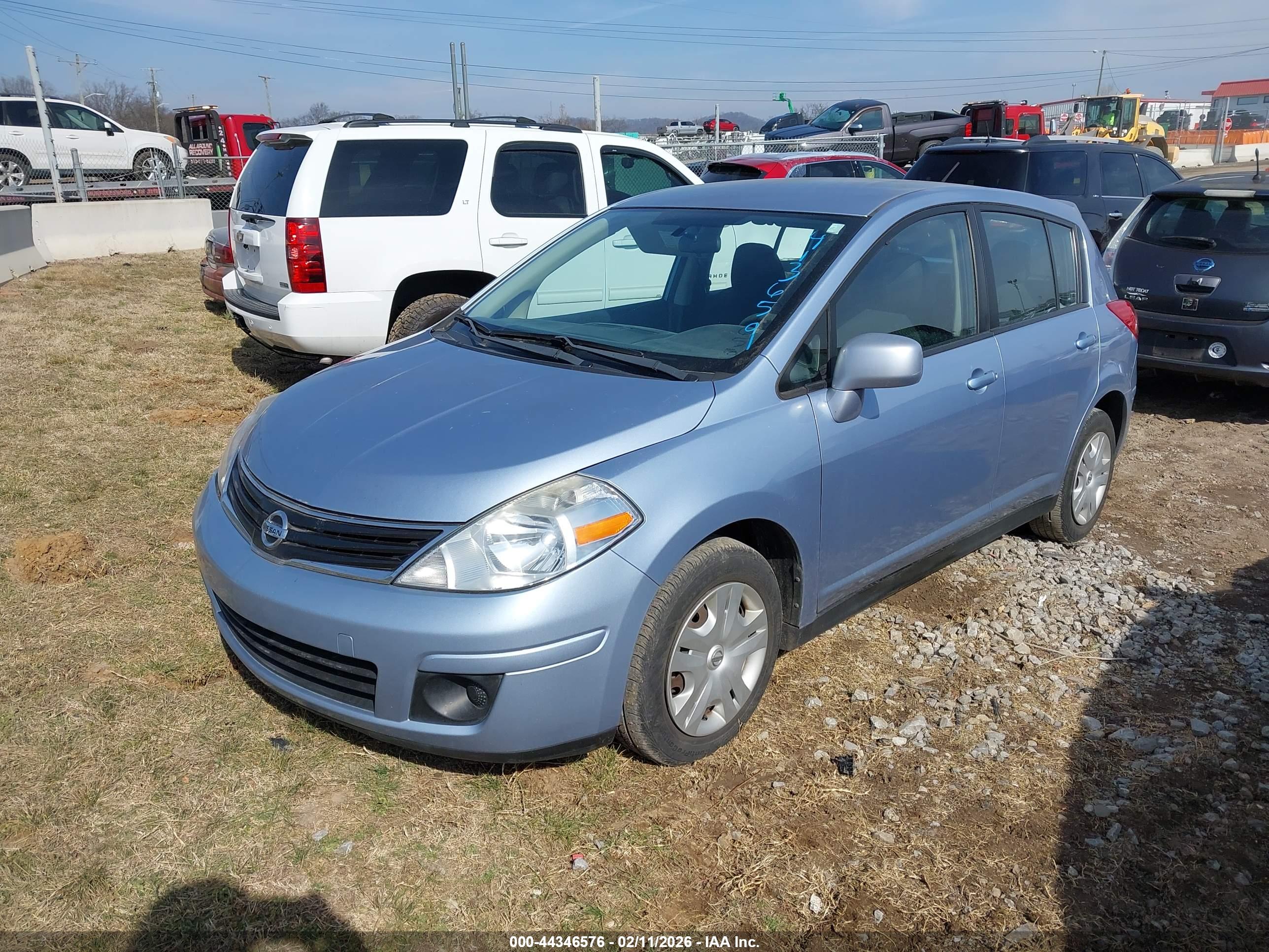 NISSAN VERSA image 2