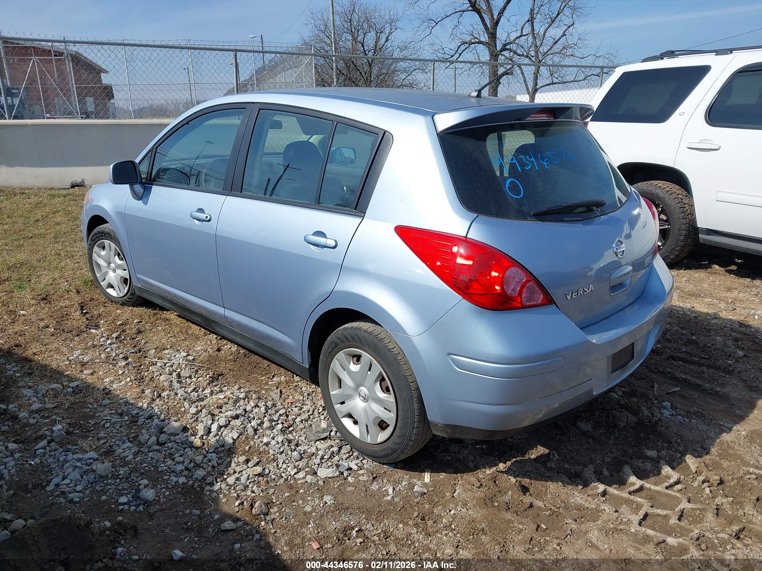 NISSAN VERSA image 3