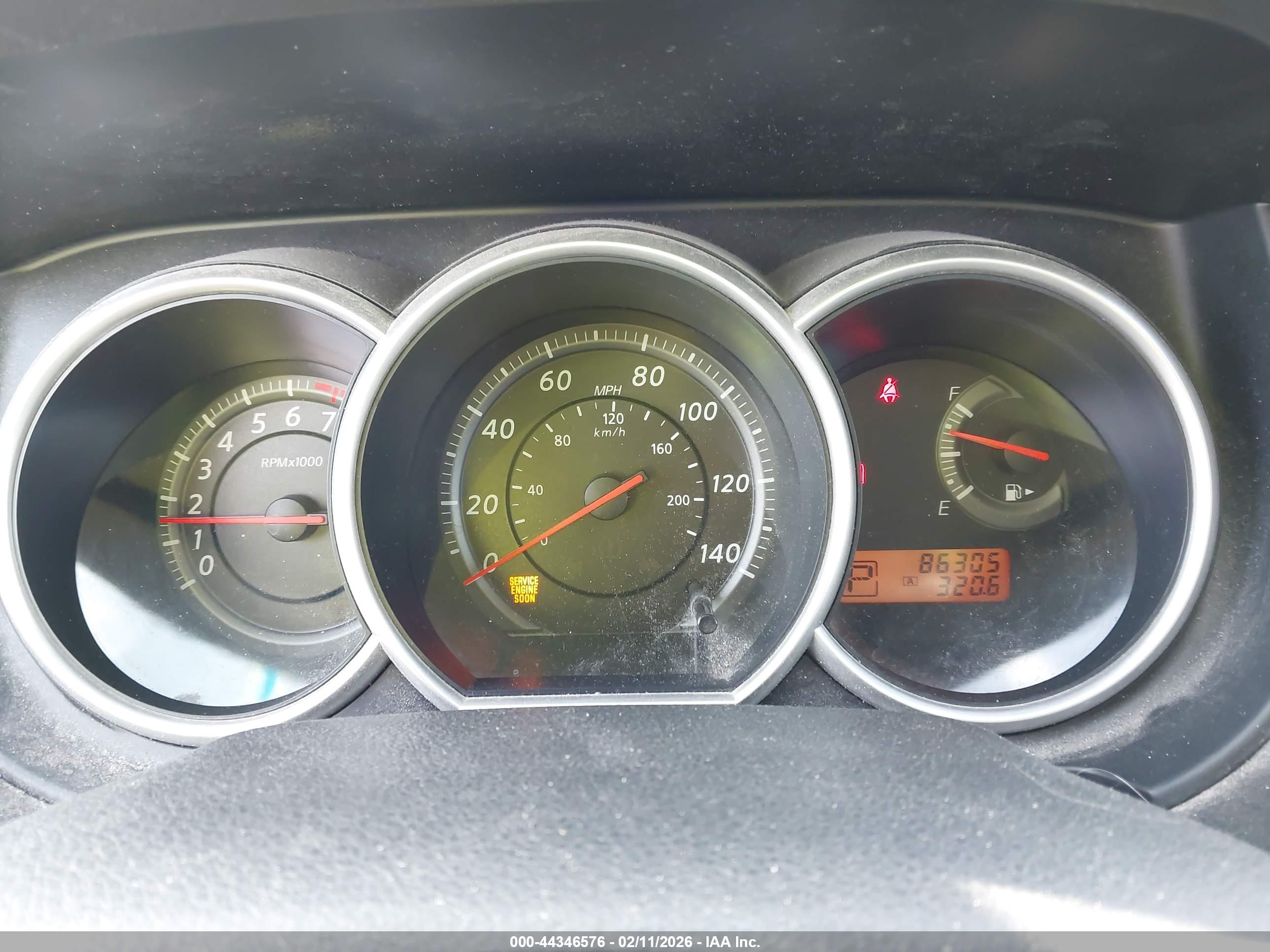 NISSAN VERSA image 7
